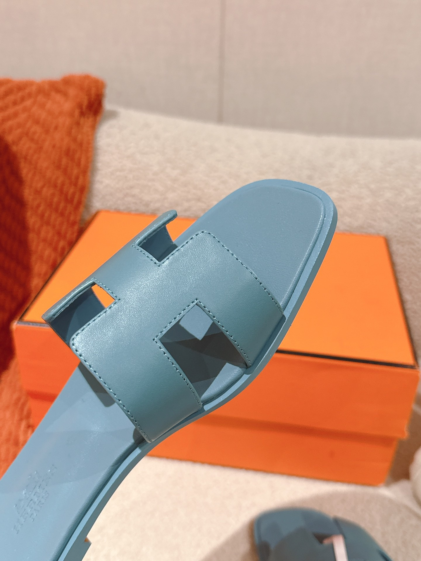 UA Hermès Oran sandal