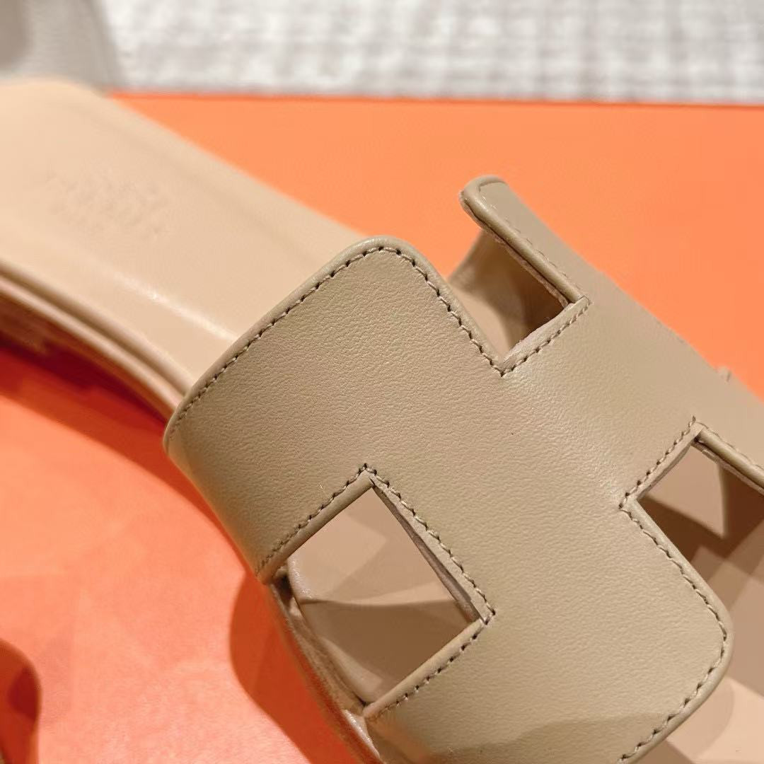 UA Hermès Oran sandal