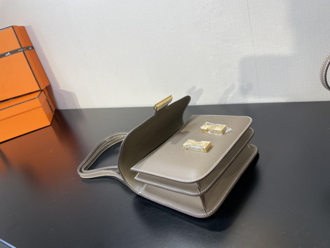 Hermès Constance 19 Epsom Gold Hardware 7.25" x 6.25" x 2.25"