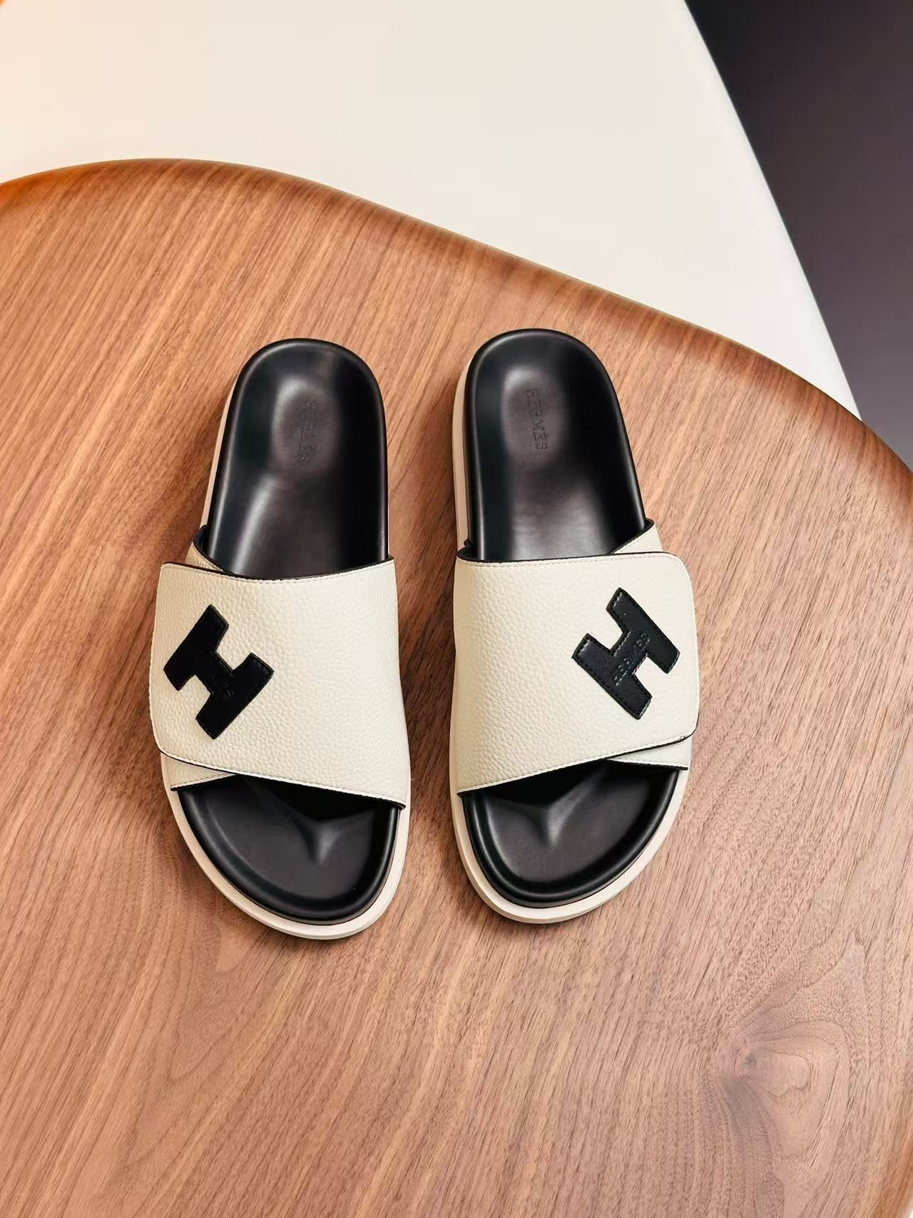UA Hermès Sandals