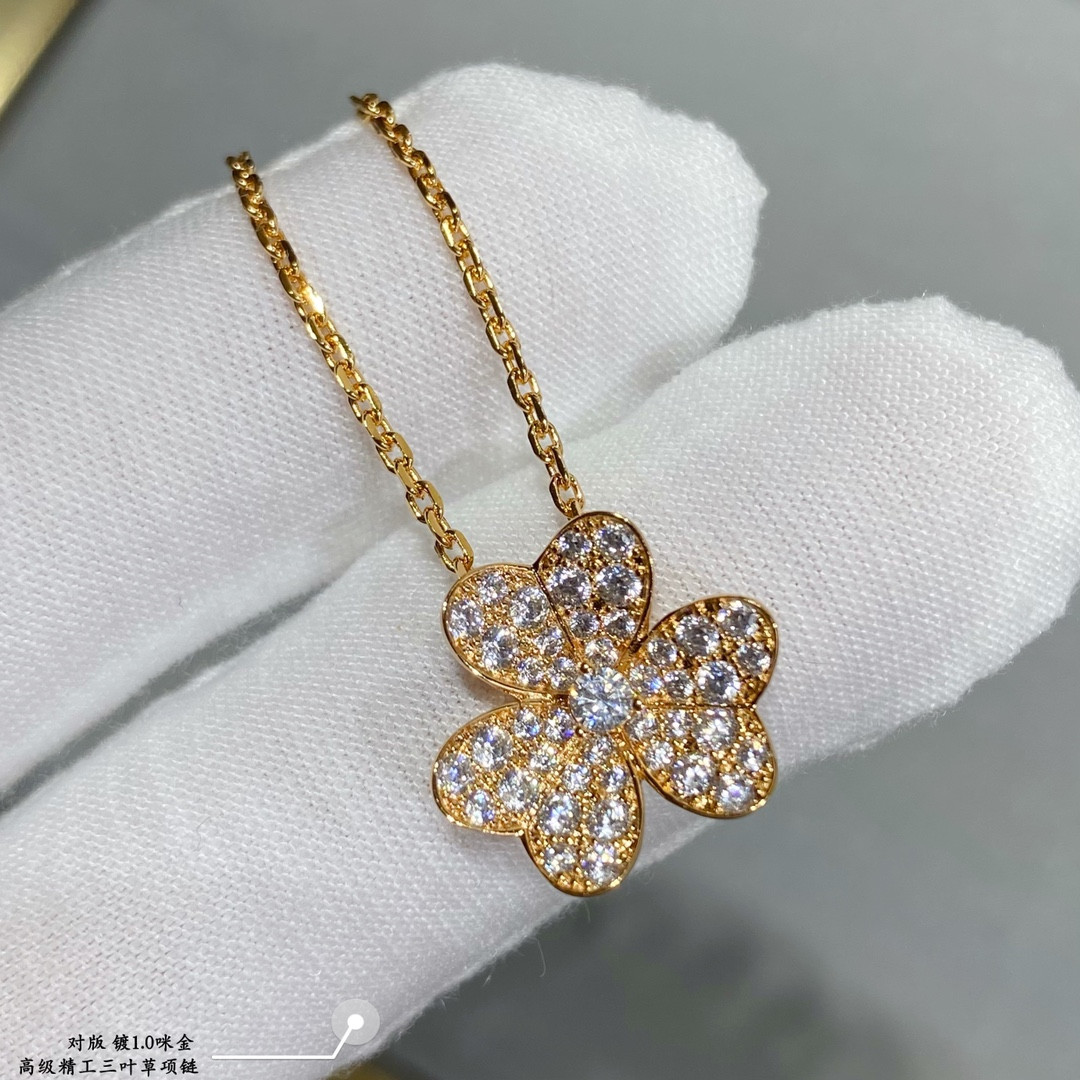 v*n cl*f & arpels full Di*m*nd clover necklace