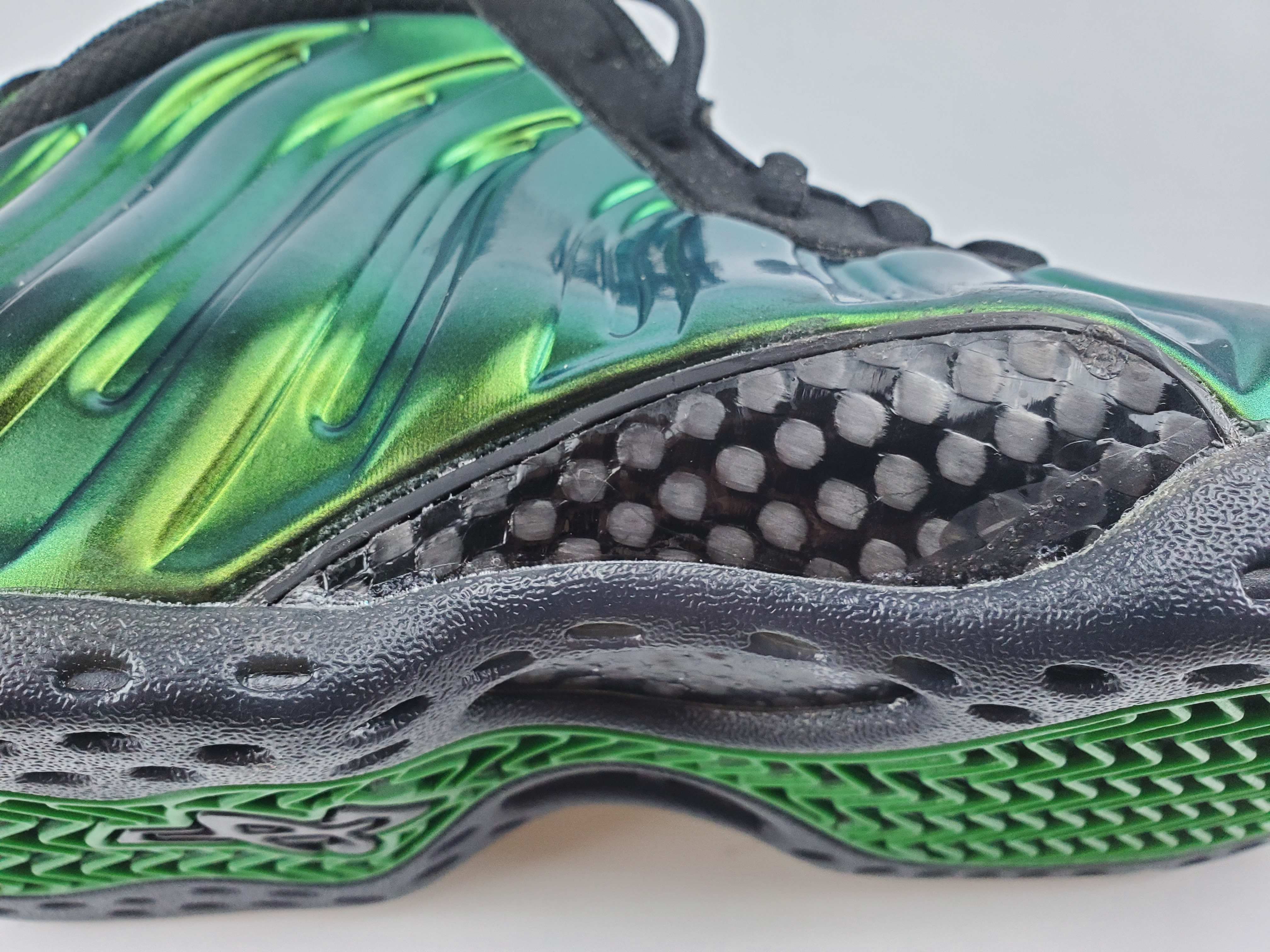 Nike Air Foamposite One "Metallic Green"