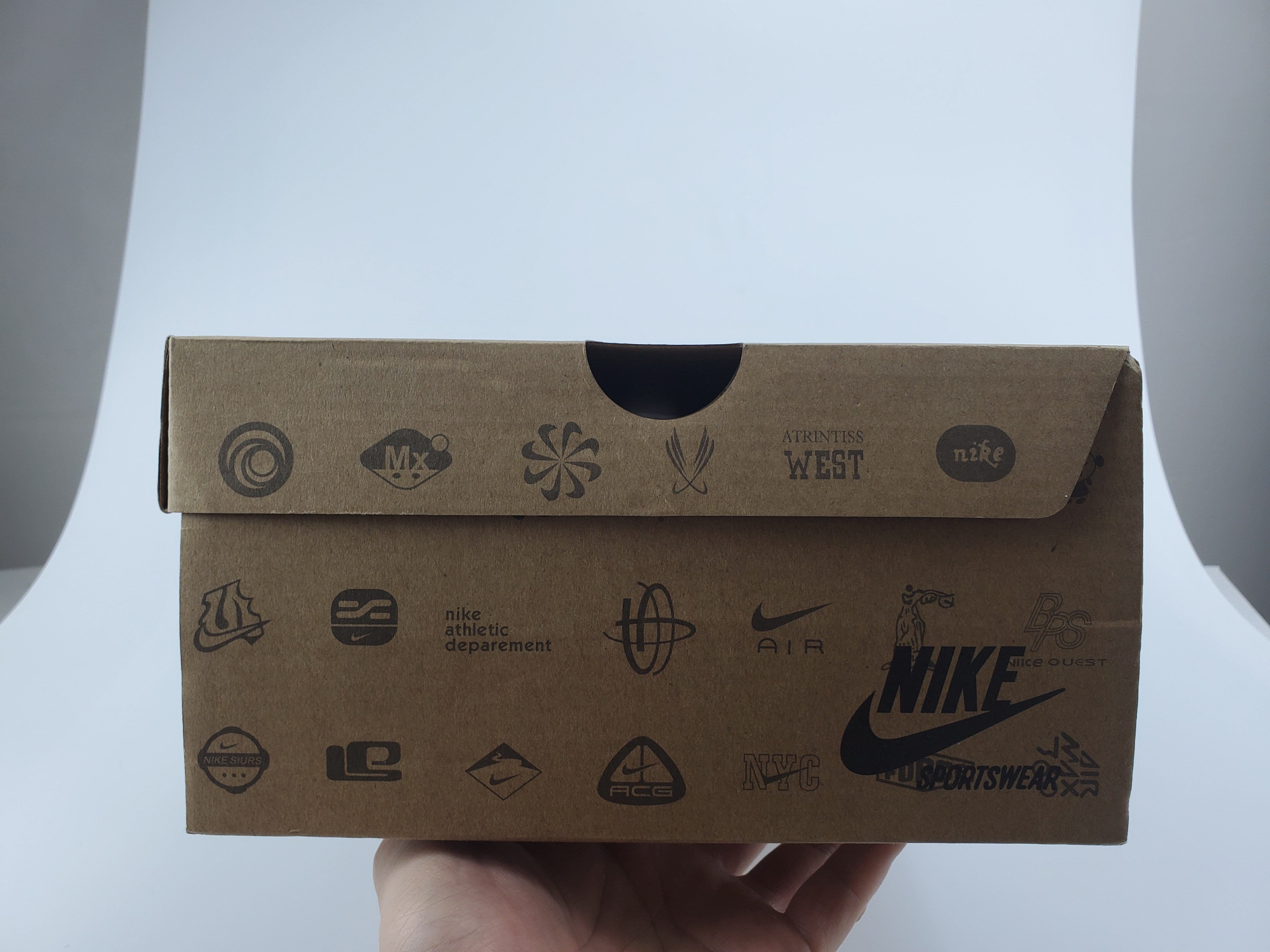 Nike Air Foamposite One “Black/Gold-Red”