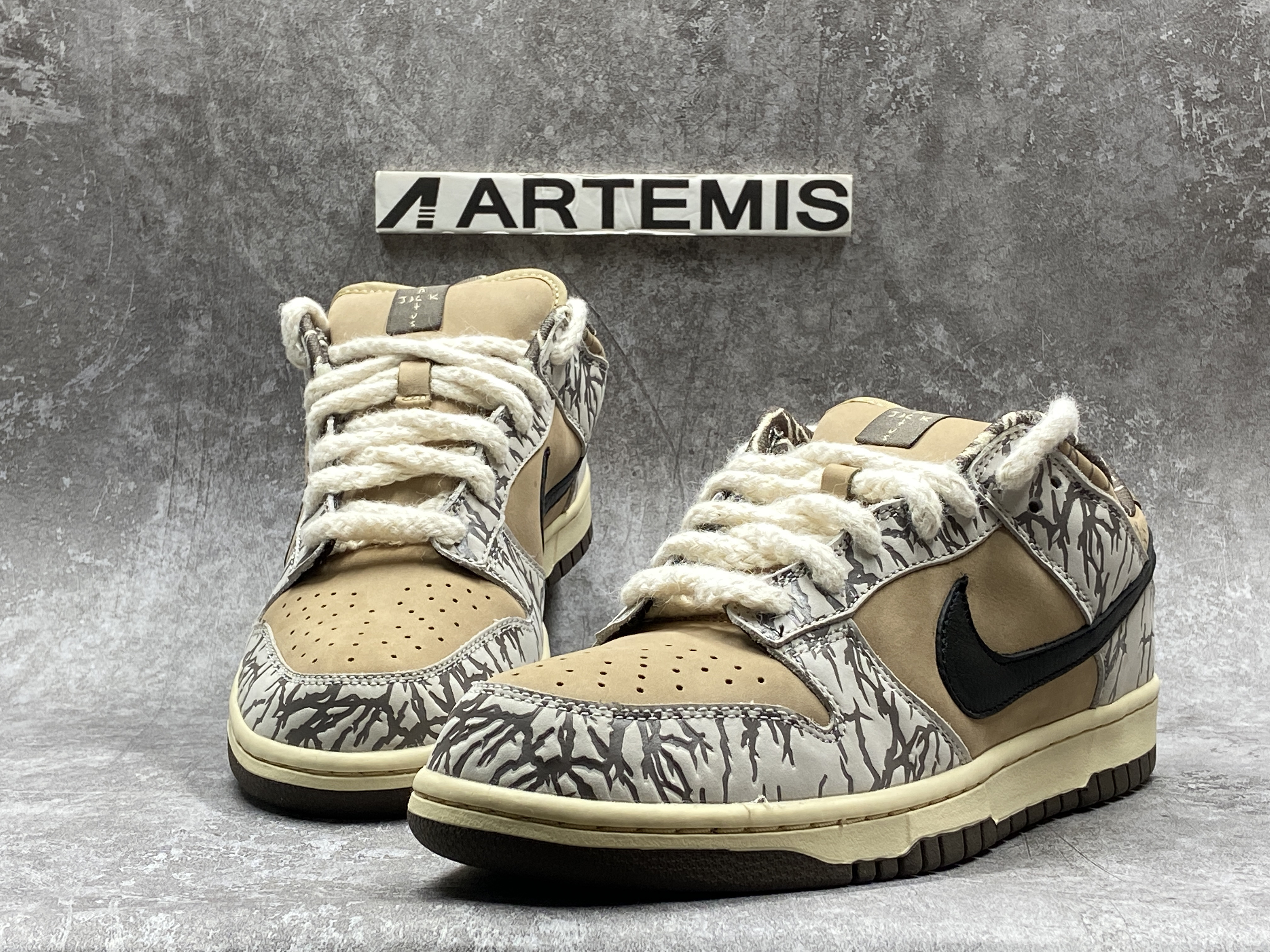 Nike SB Dunk Low Travis Scott (No Shoes Box)