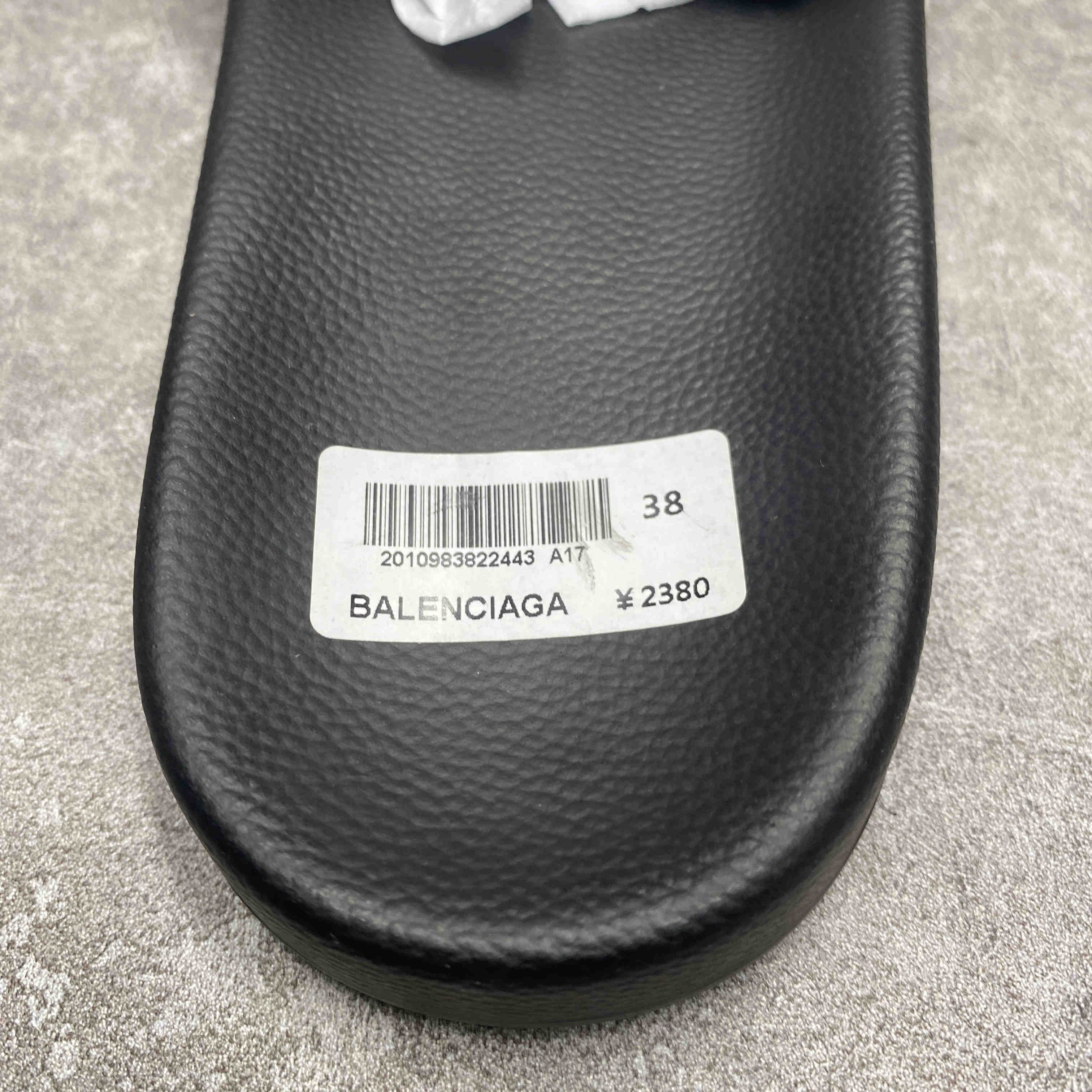 Ba*len*cia*ga pool slides logo white black