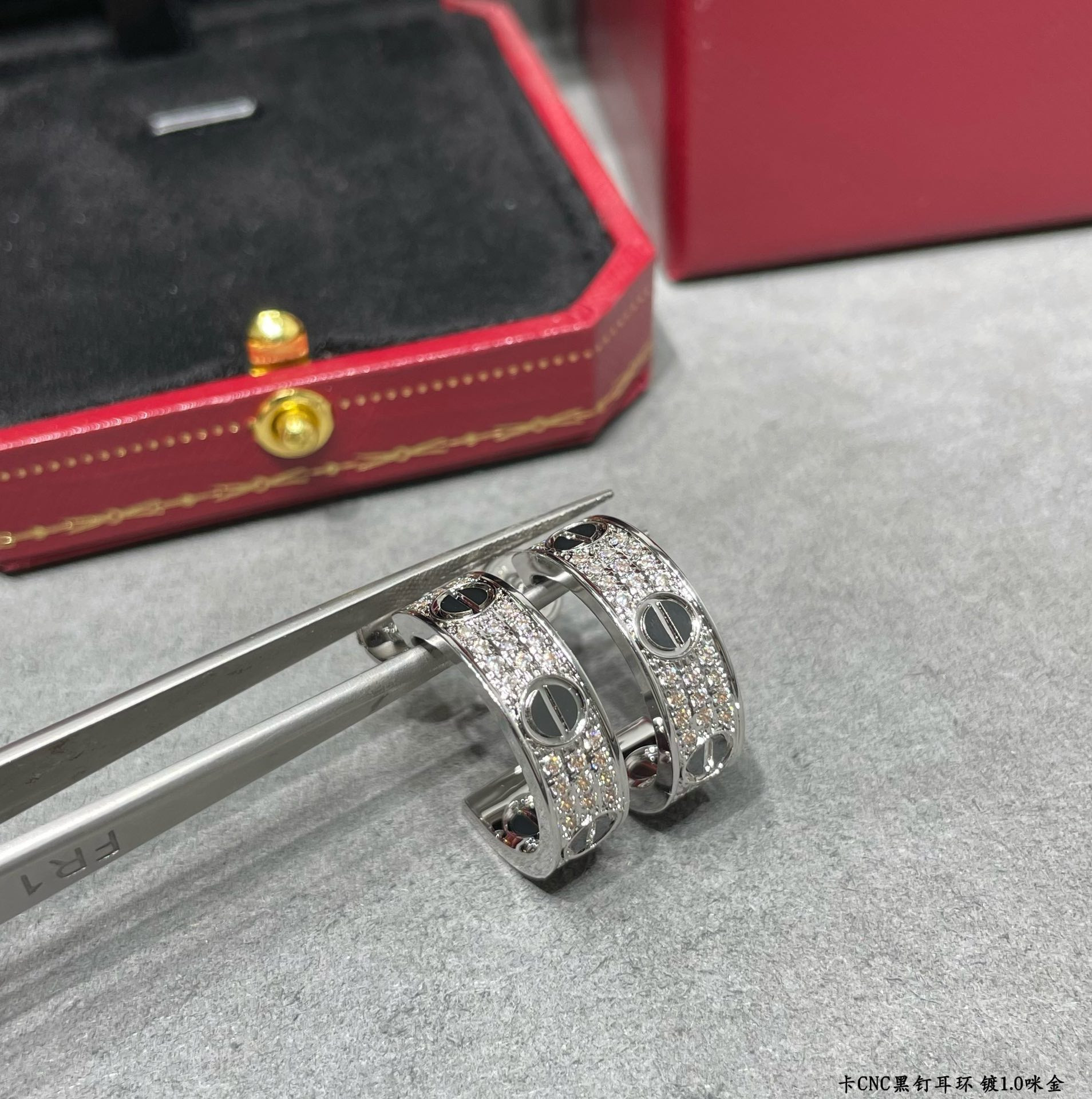 Ca*t*er black studded star earrings