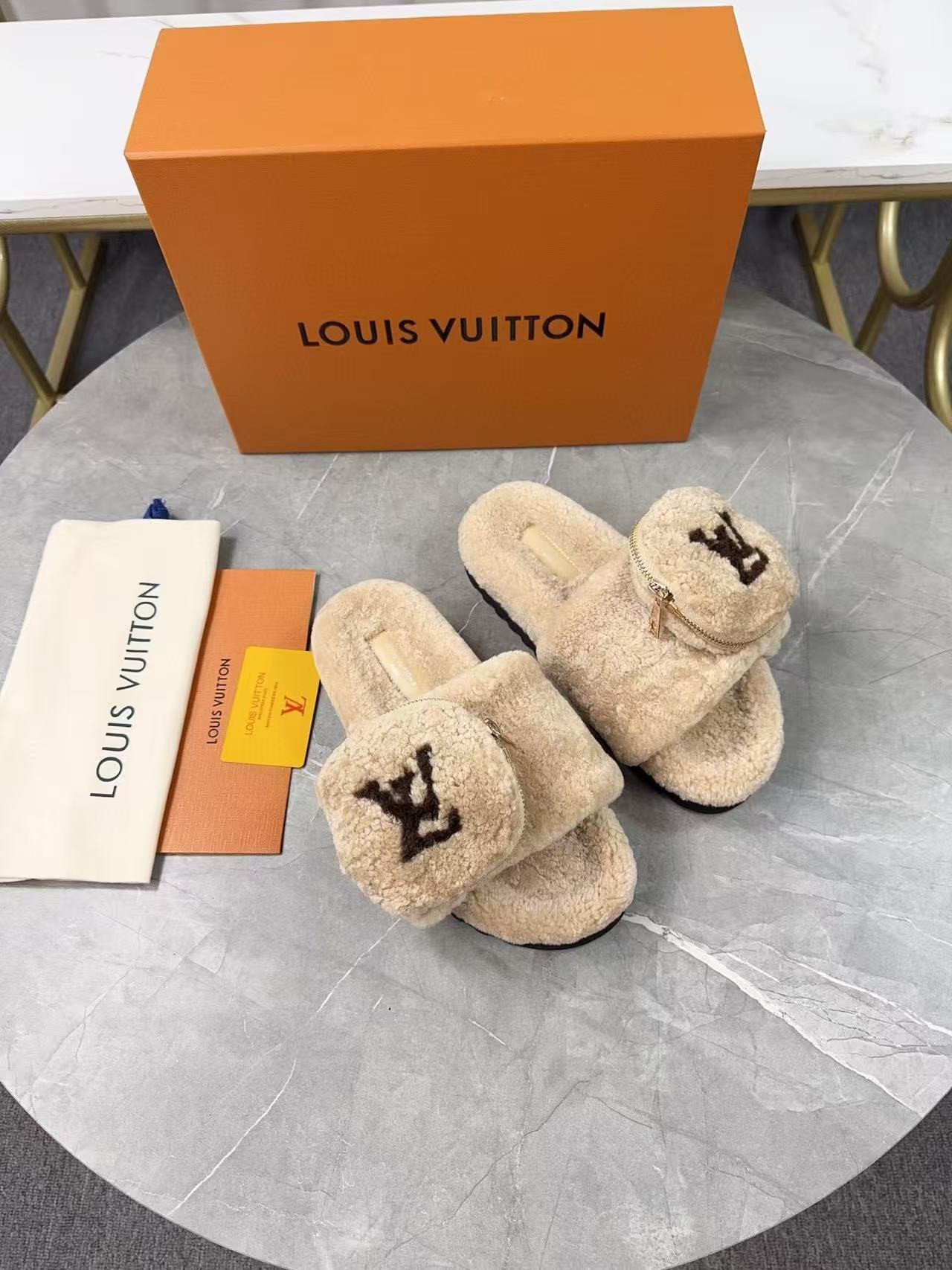 UA LV Slippers