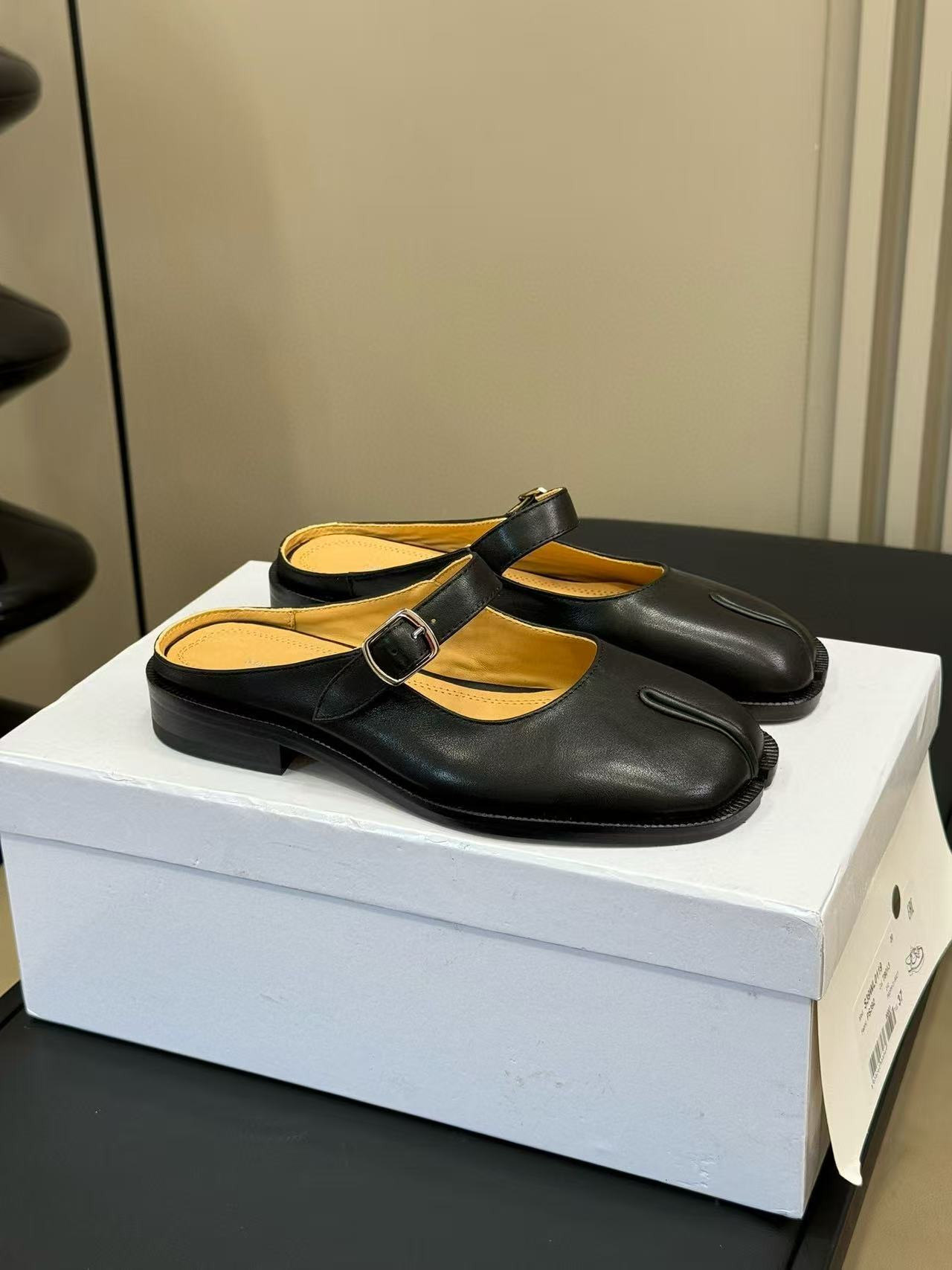 ua ma*s*n Ma*i*la tabi city mary-jane mules