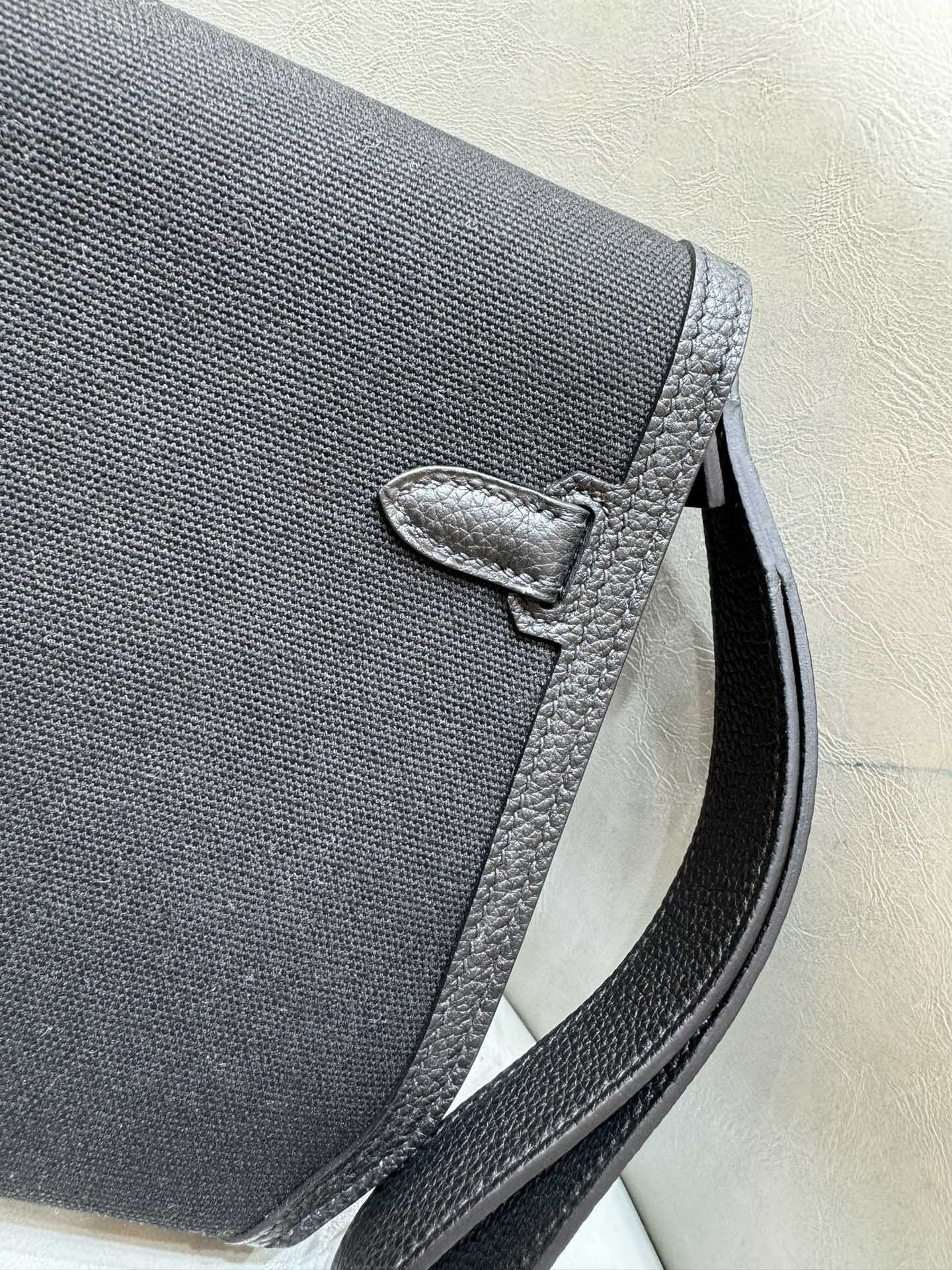 Hermès Kelly Depeches 25x18.5x4.5cm