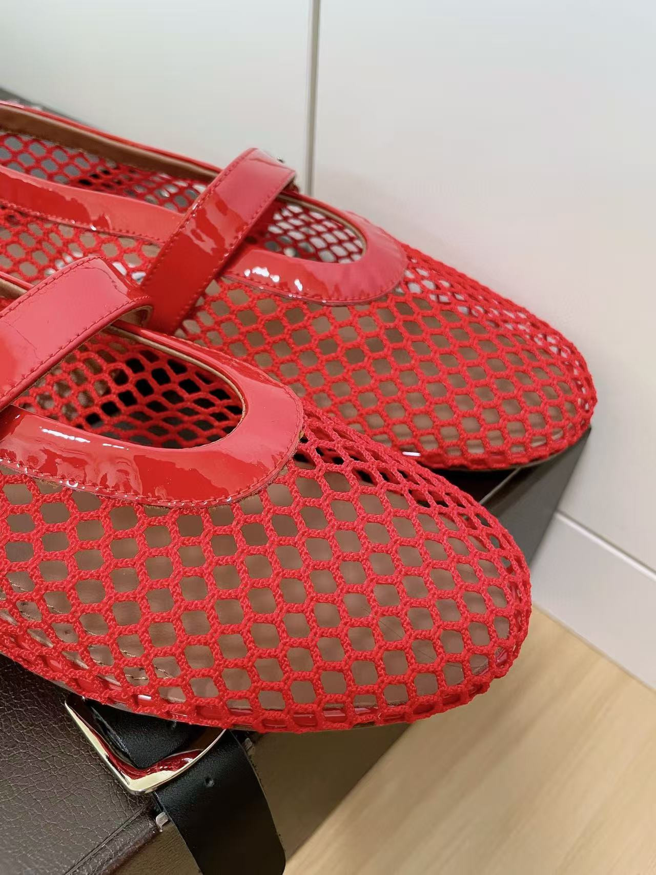 UA ALAÏA BALLET FLATS IN FISHNET