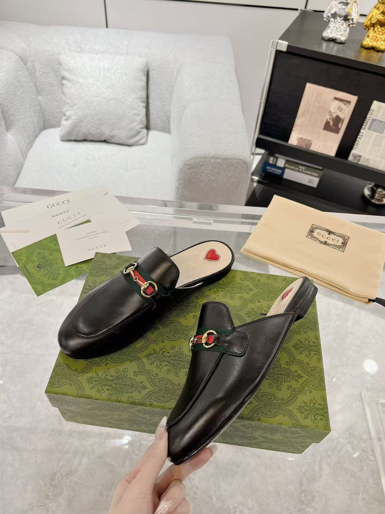 ua G*u*i princetown slipper