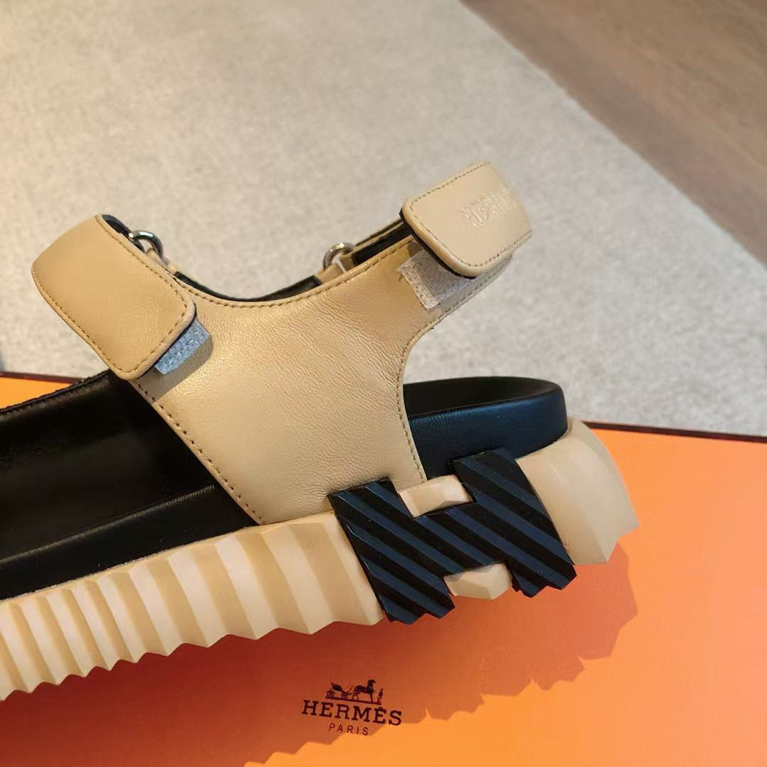 ua H**mes junior sandal