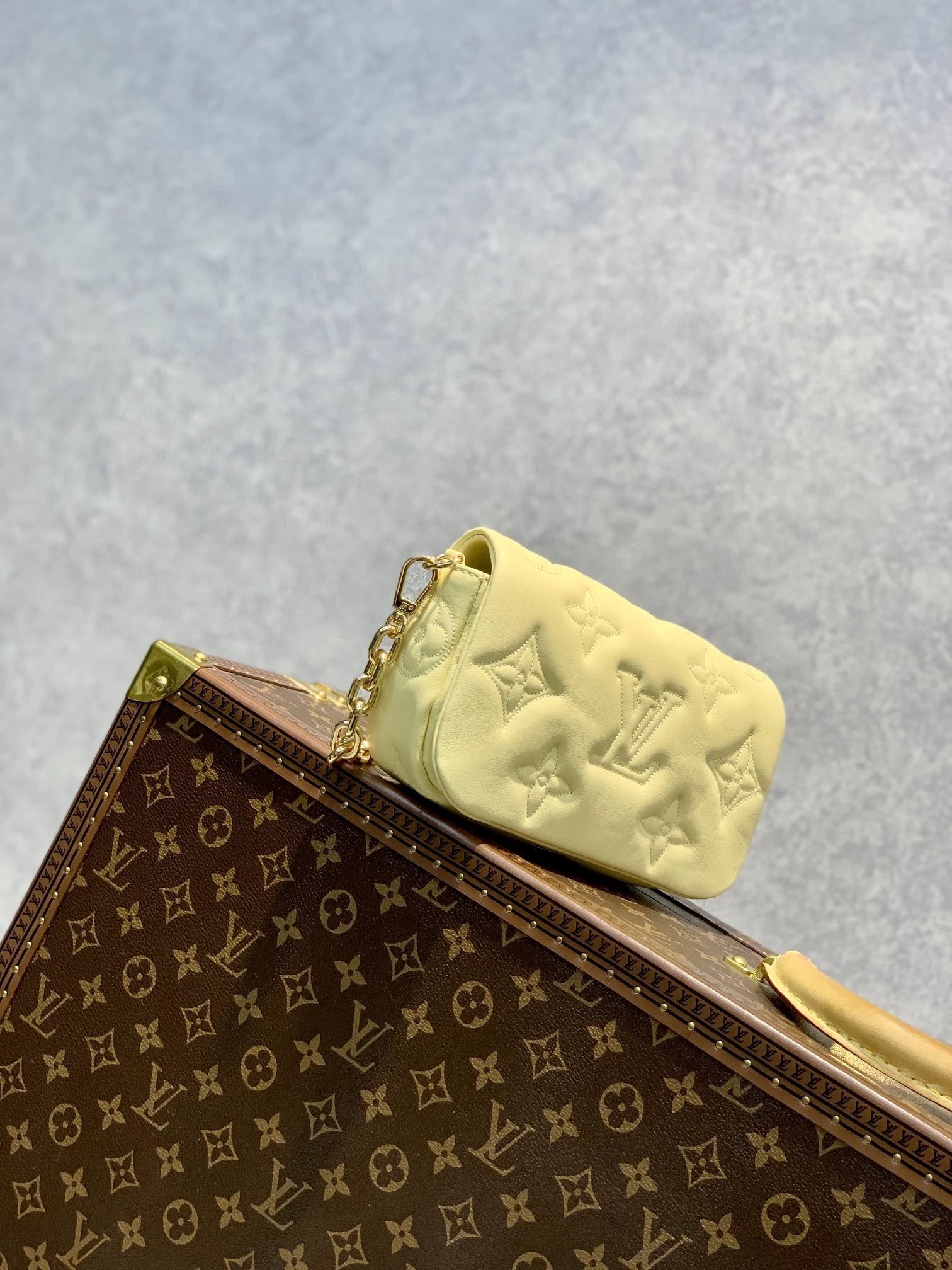 LV WALLET ON STRAP BUBBLEGRAM M81400