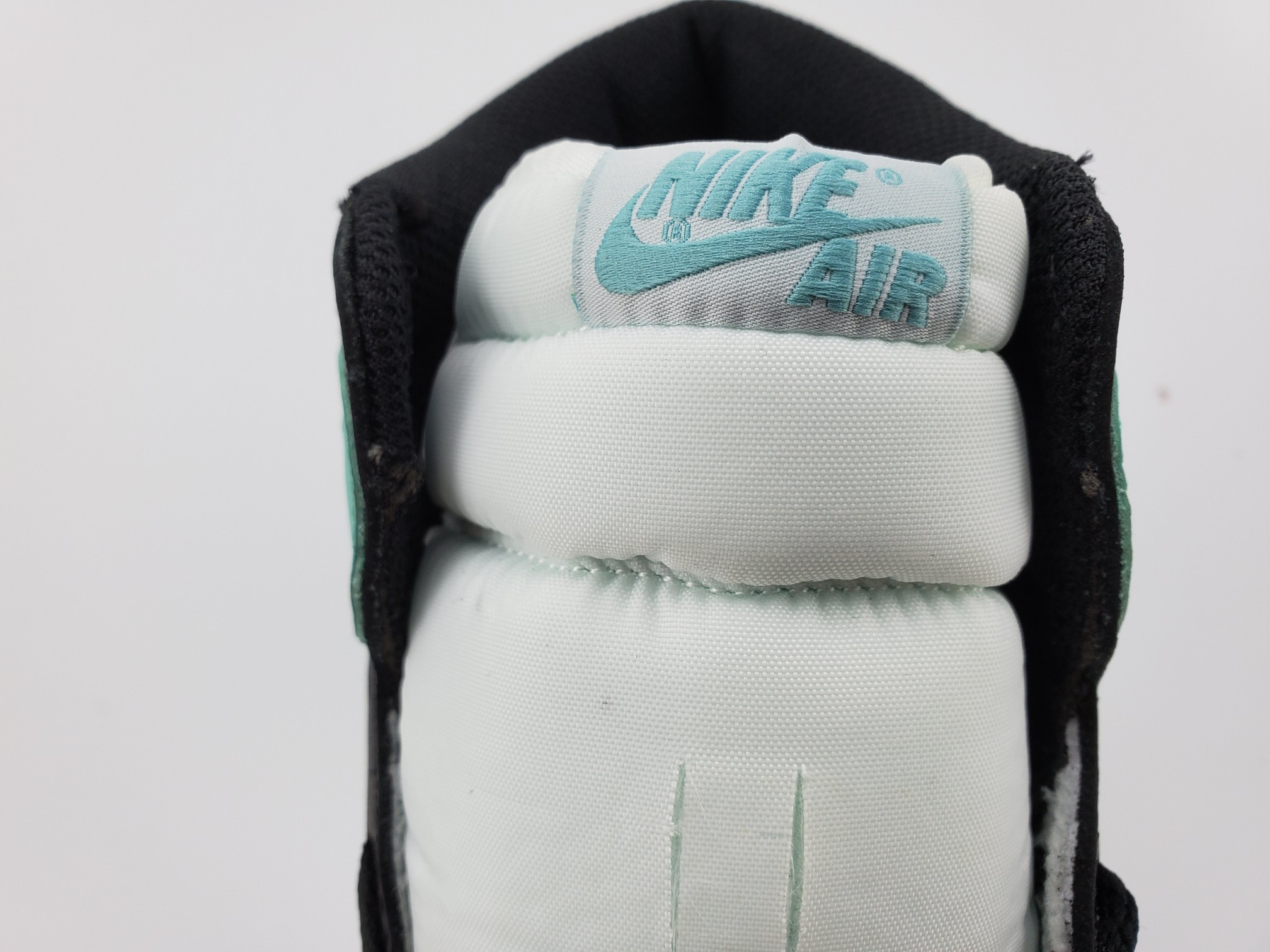 Jordan 1 Retro High Igloo