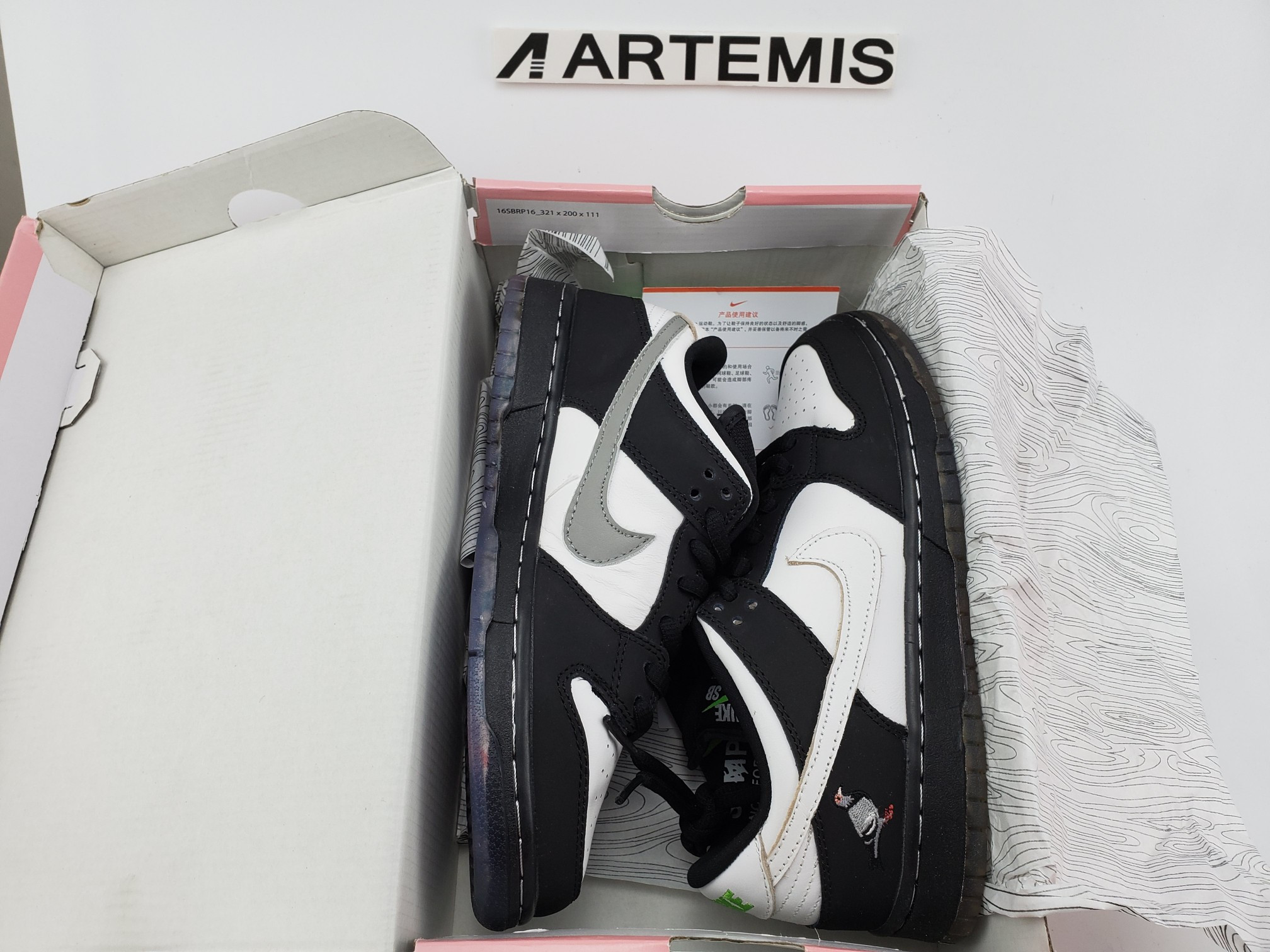 Nike SB Dunk Low Staple Panda Pigeon