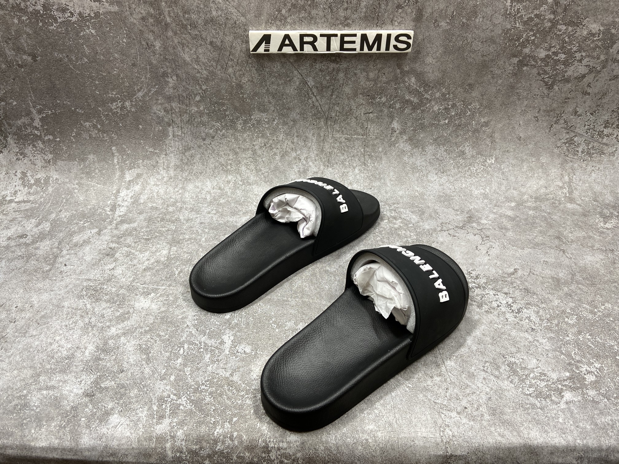 Balenciga Pool Slide Black White