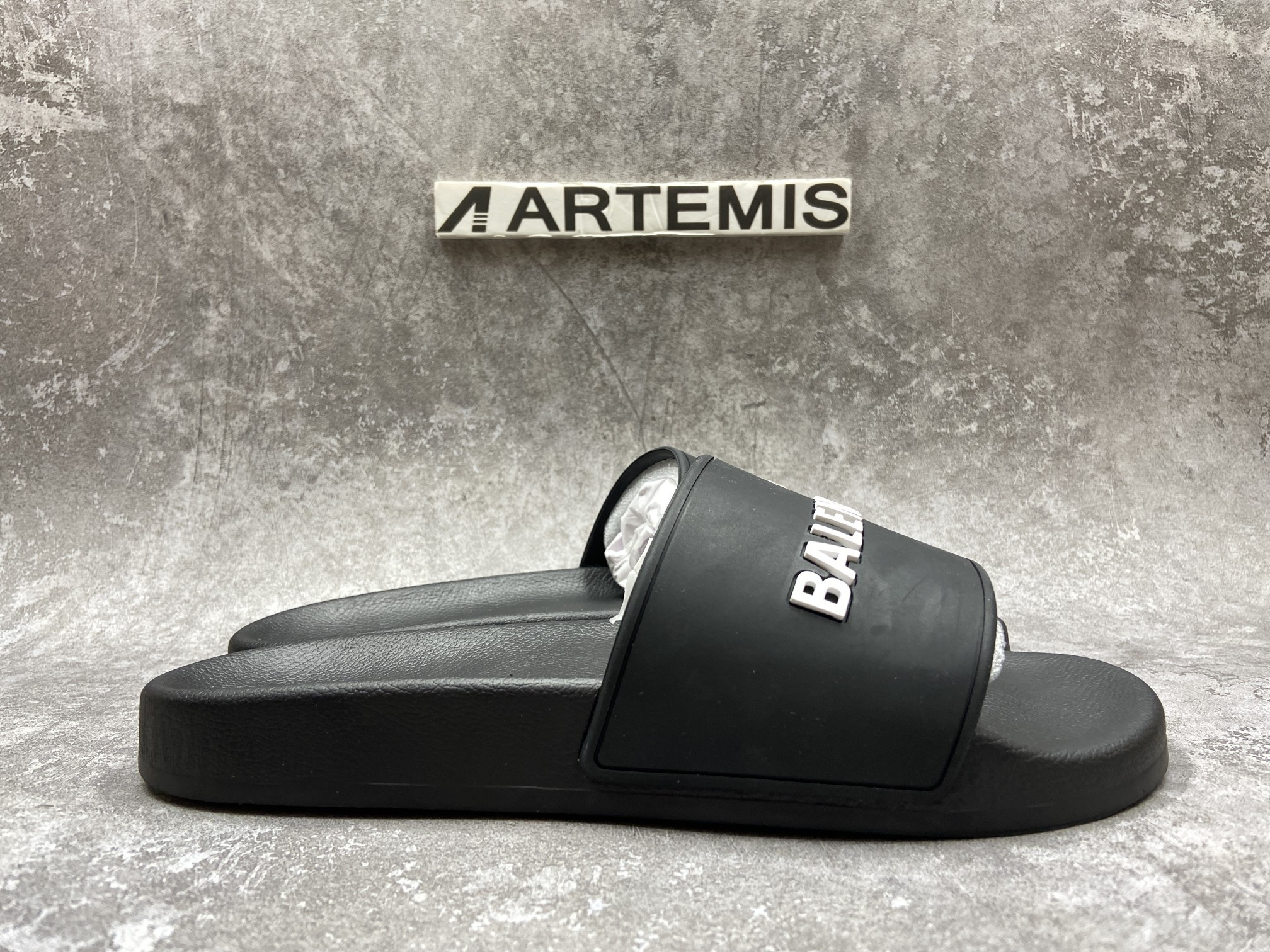 Balenciga Pool Slide Black White