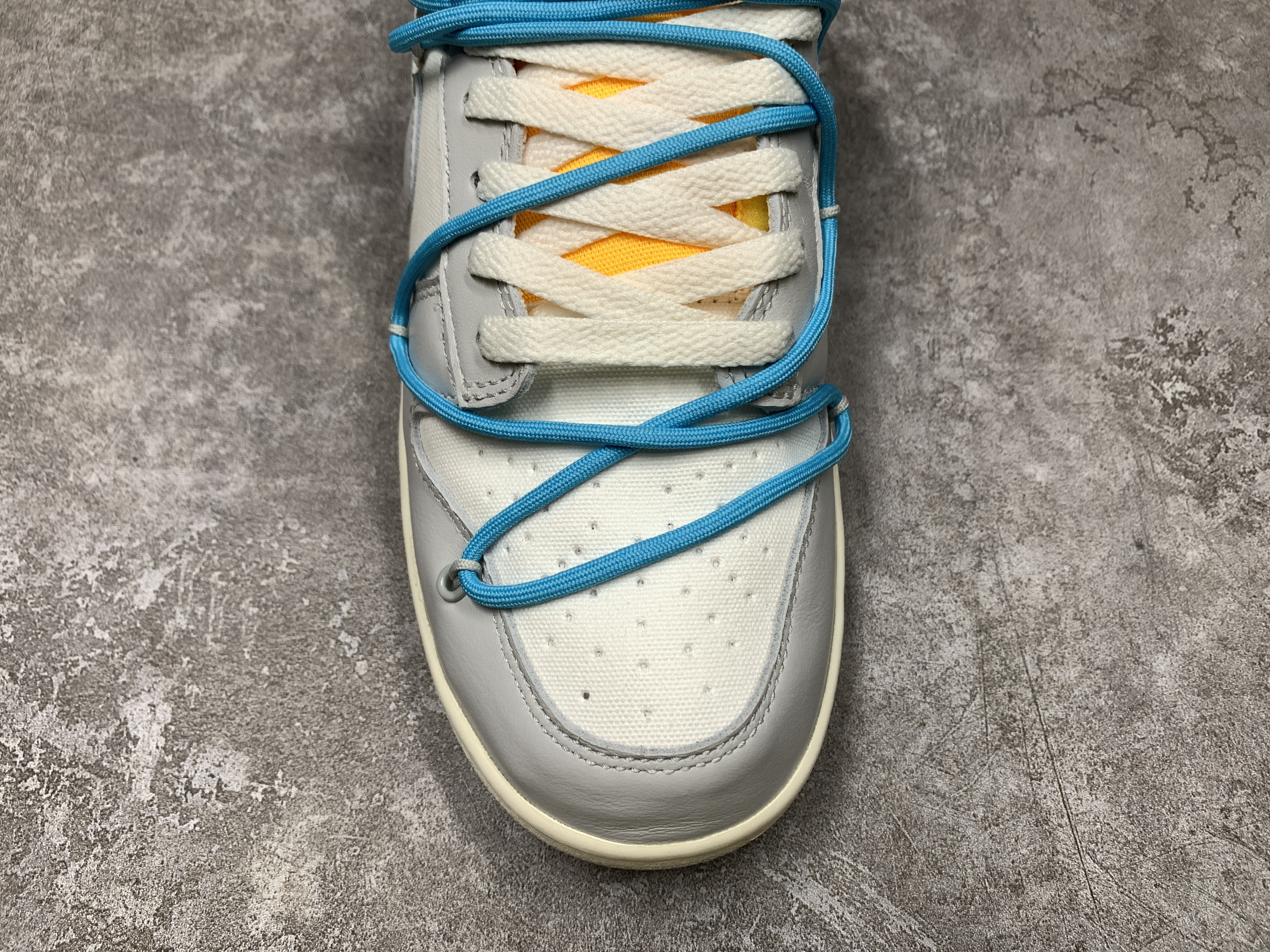 Off-White x Nike Dunk Low 02 of 50