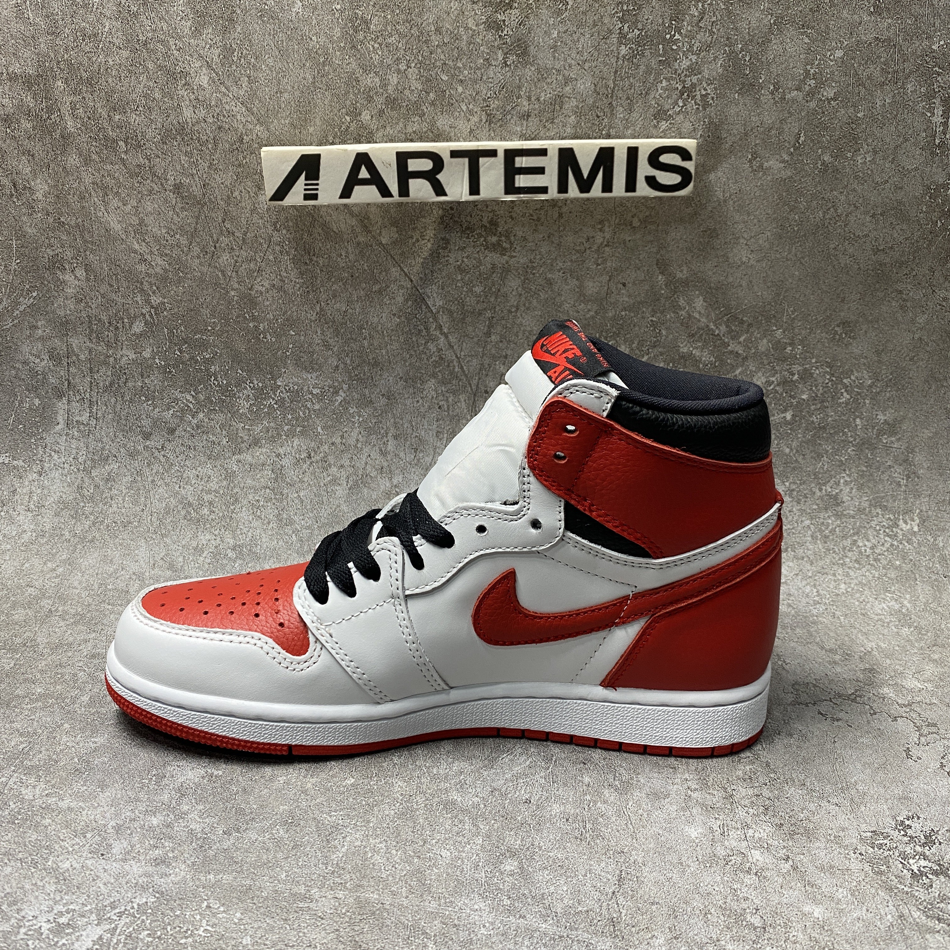 Air Jordan 1 High OG Heritage