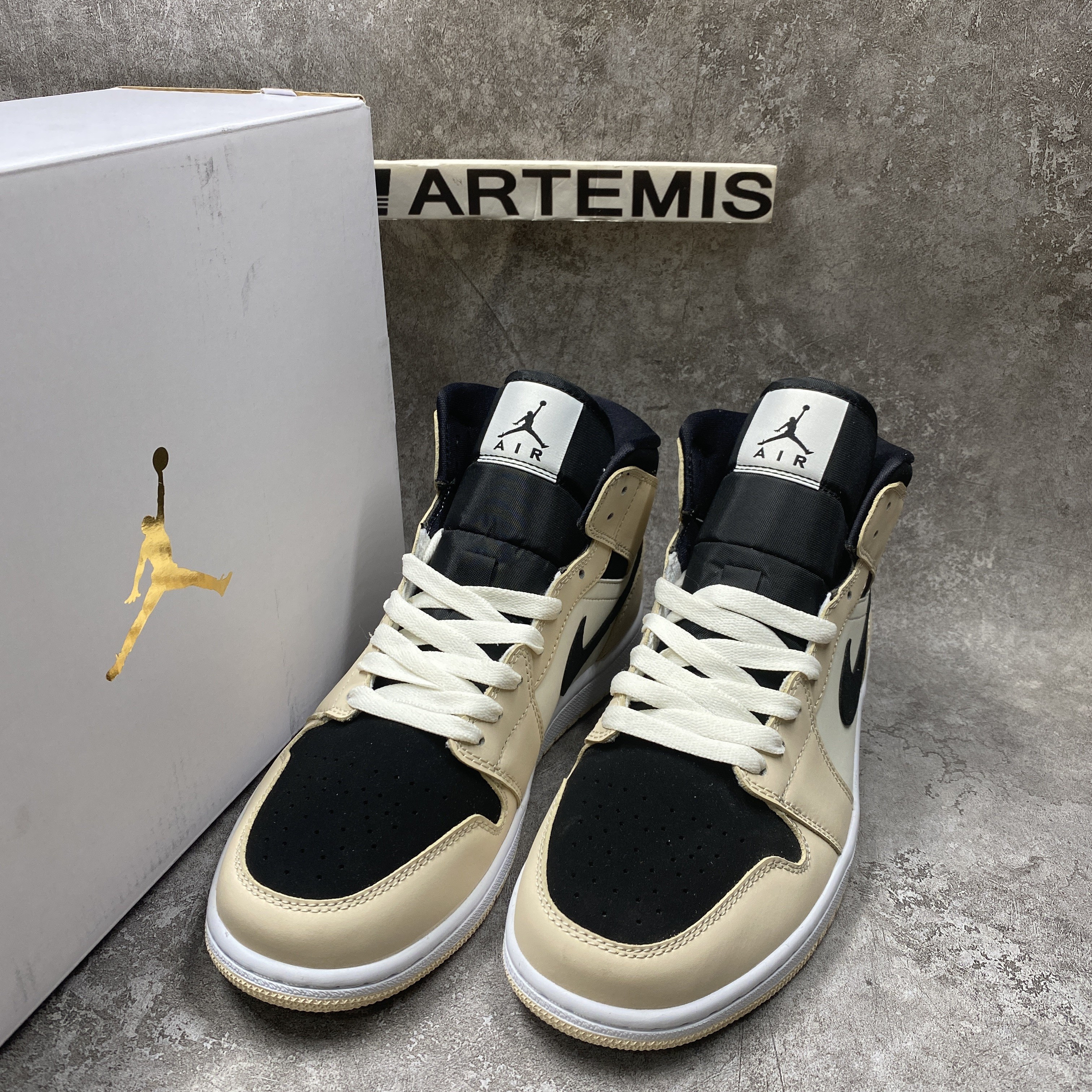 Air Jordan 1 Mid Barely Orange Light Viole