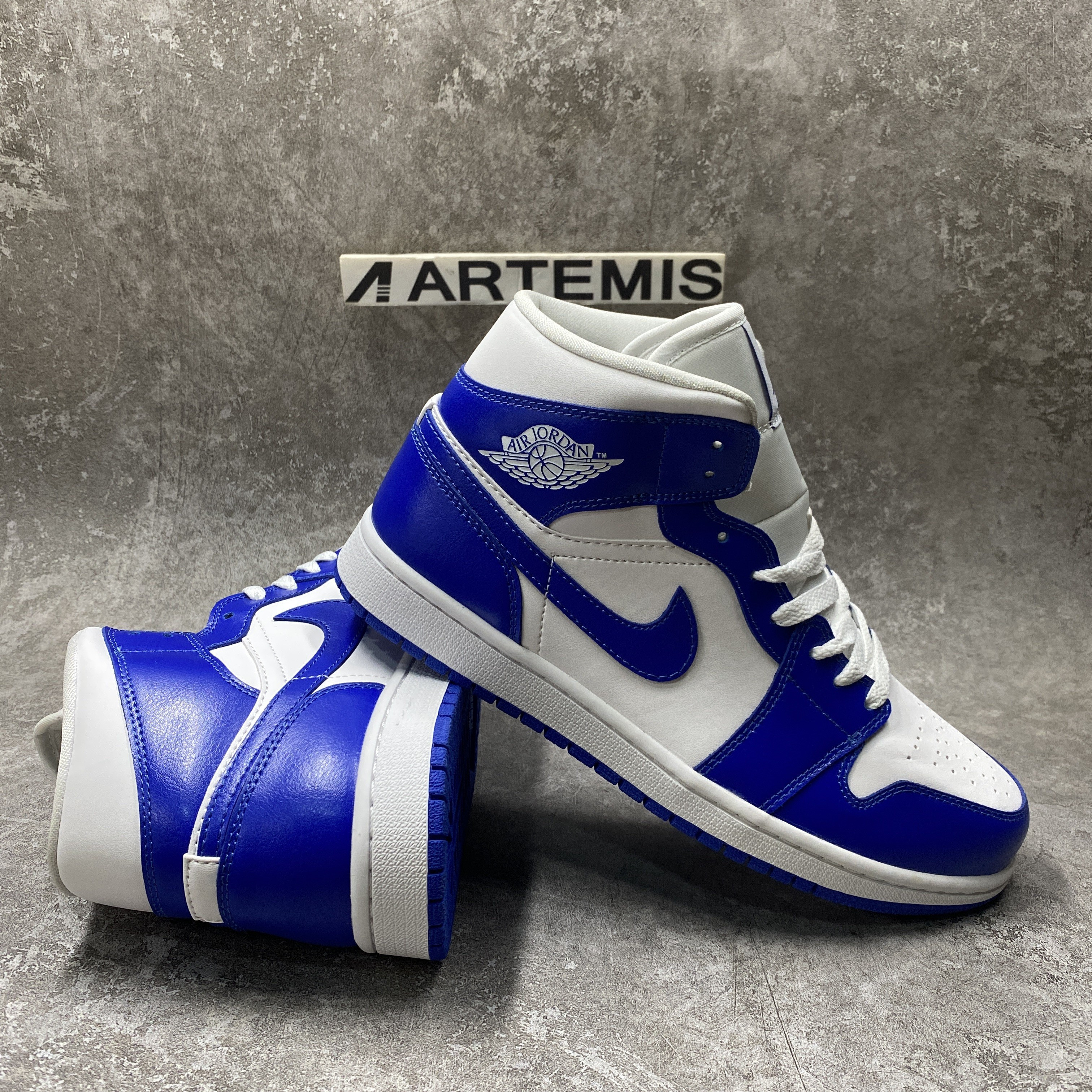 Air Jordan 1 Mid Kentucky Blue