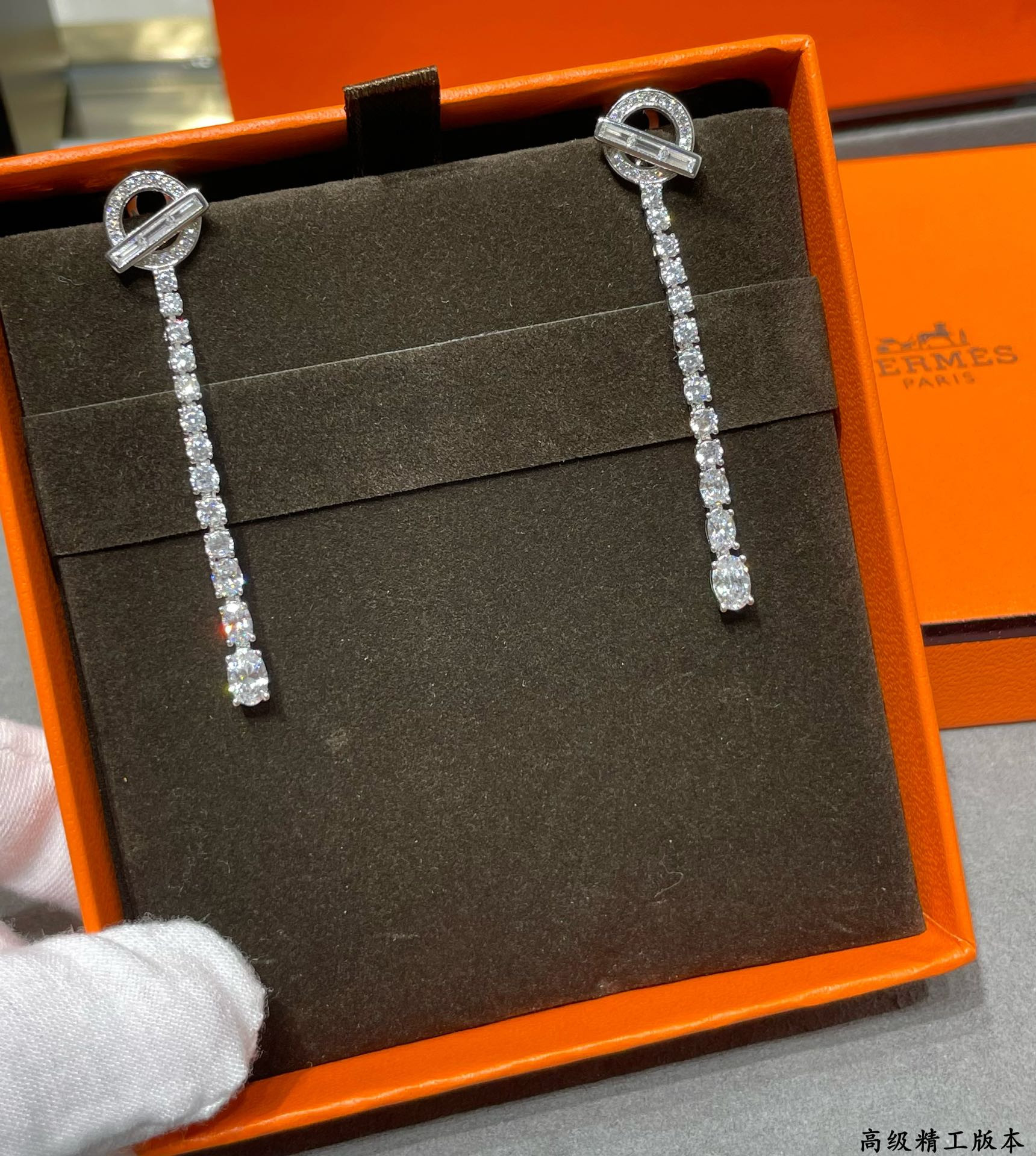 hermès ot fully Di*m*nd-encrusted earrings