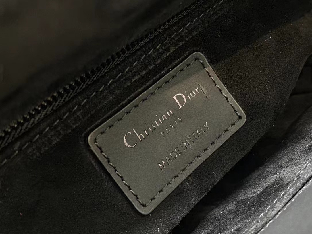 small lady D*or bag 20 x 17 x 8 cm