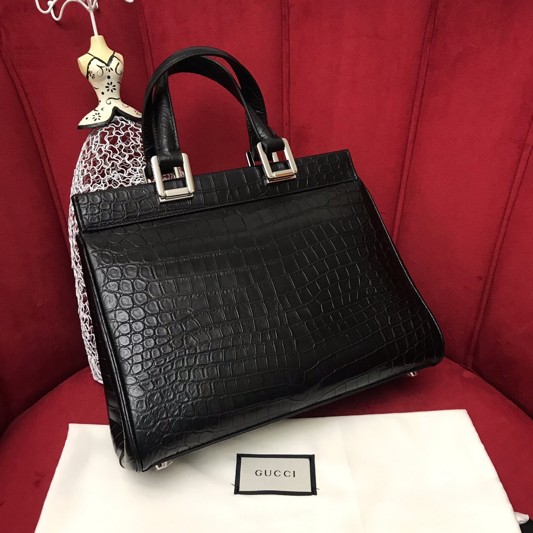 G*u*i zumi leather medium top handle bag