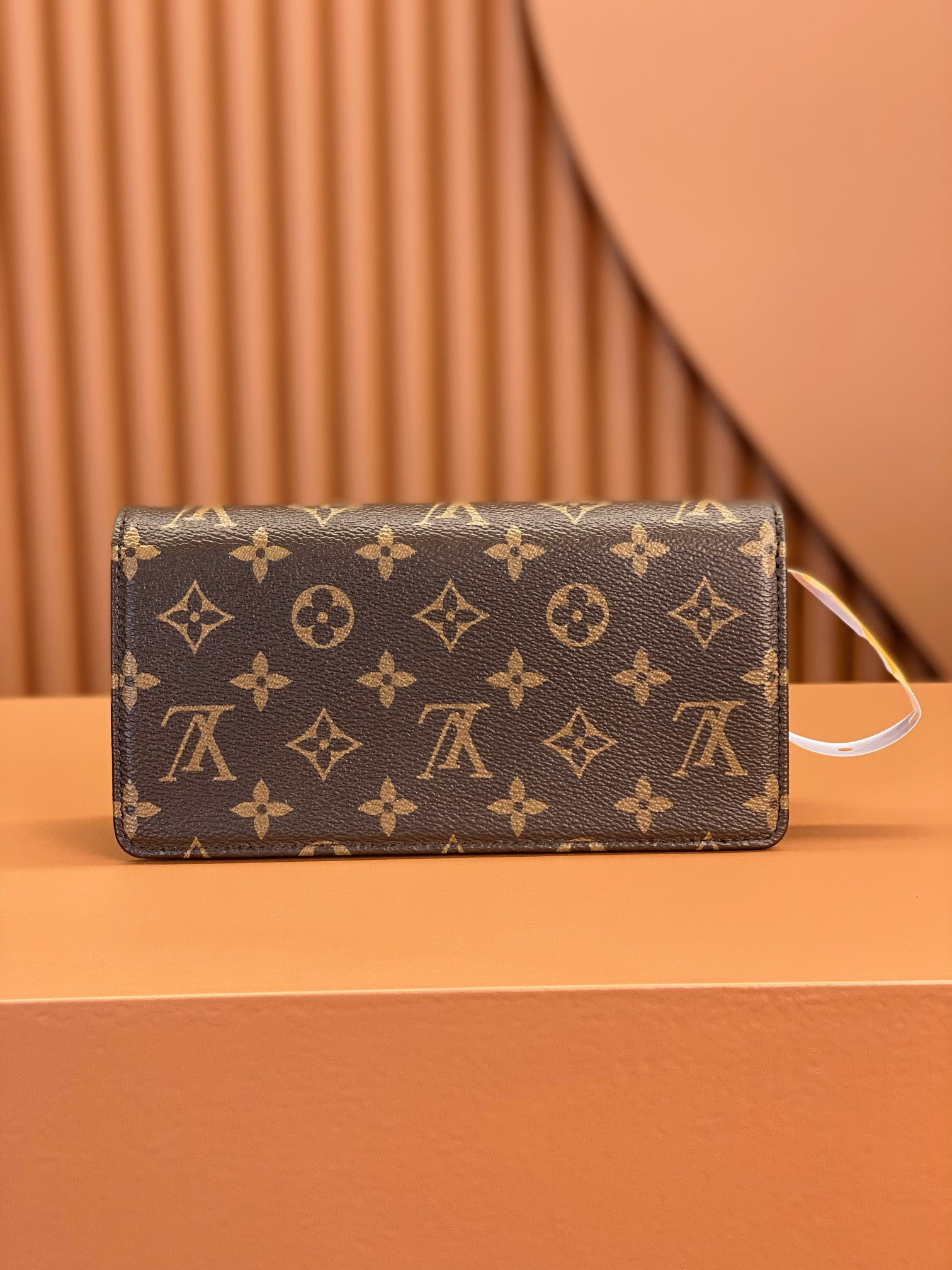 LV Wallet On Chain Lily M82509