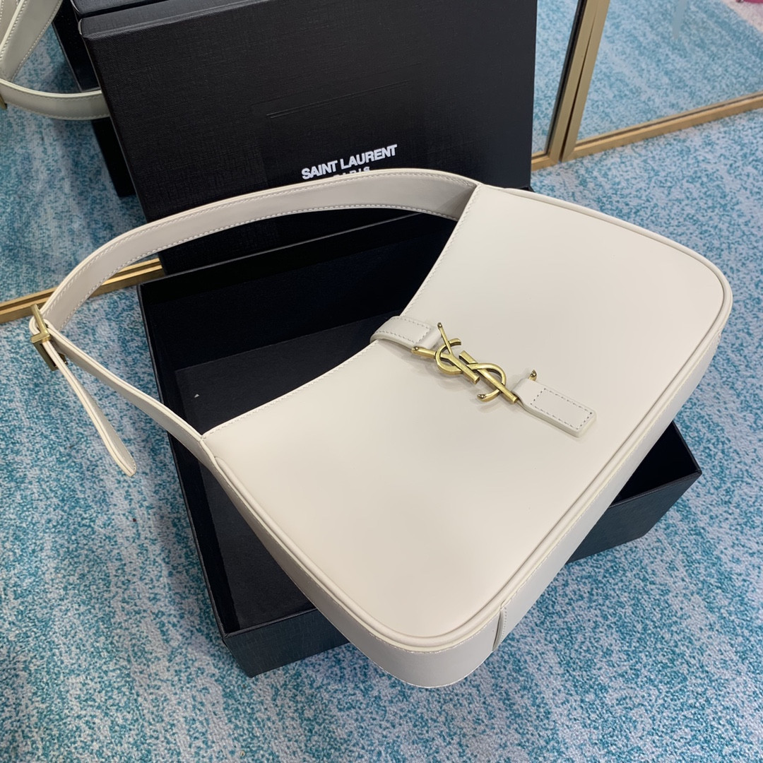 Y*L le 5 À 7 in smooth leather blanc vintage 23 x 16 x 6.5 cm