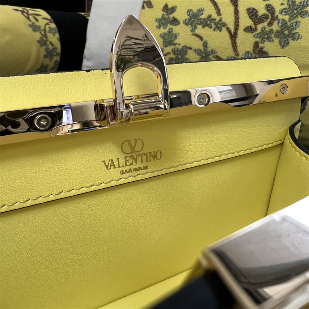 VALENTINO GARAVANI ROCKSTUD23 SMALL SMOOTH CALFSKIN SHOULDER BAG YELLOW