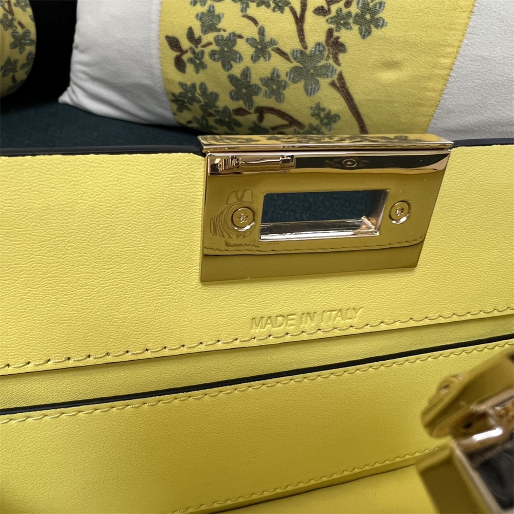 VALENTINO GARAVANI ROCKSTUD23 SMALL SMOOTH CALFSKIN SHOULDER BAG YELLOW