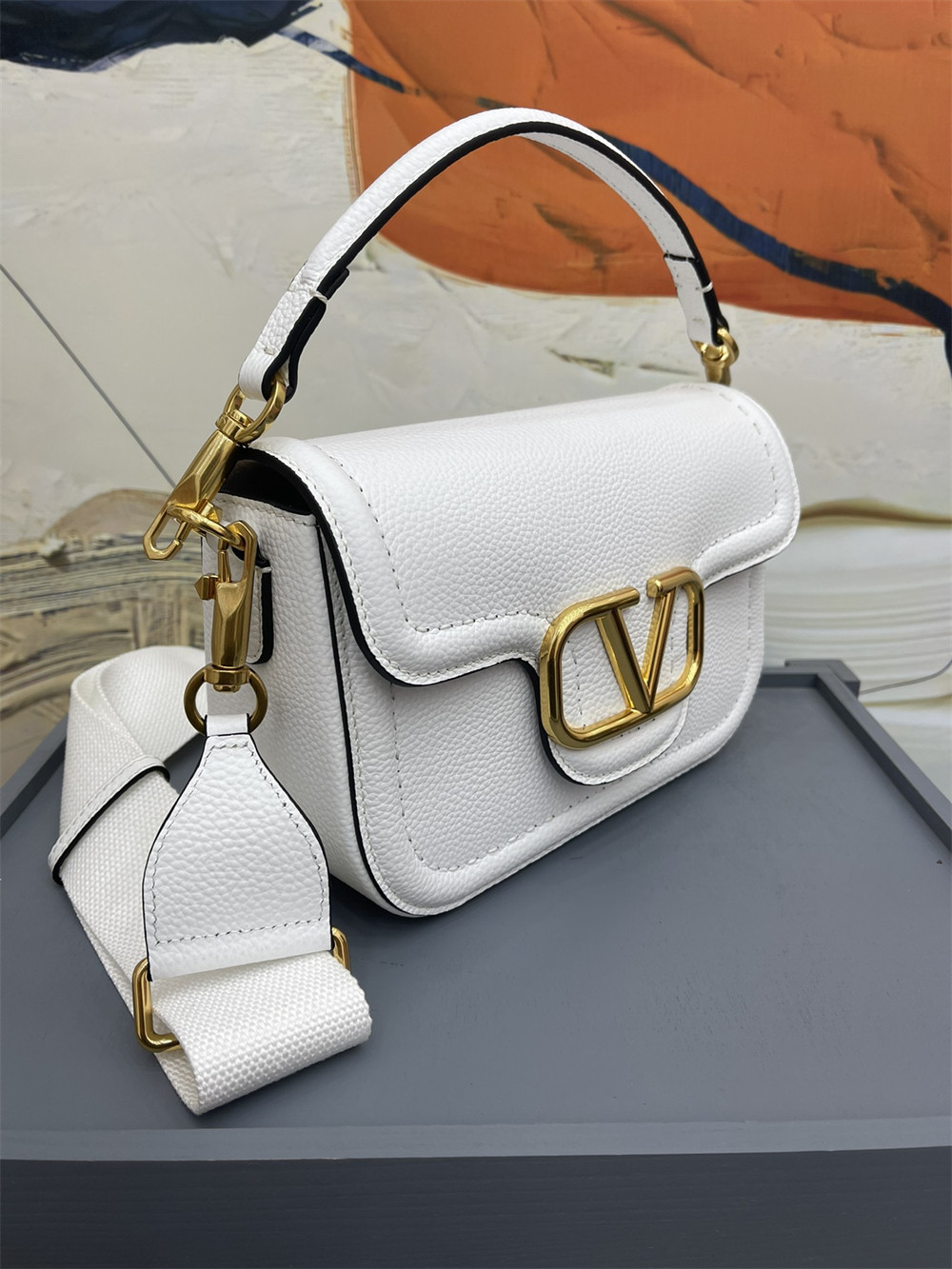VALENTINO GARAVANI ALLTIME GRAINY CALFSKIN SHOULDER BAG IVORY 23.5x18X8cm