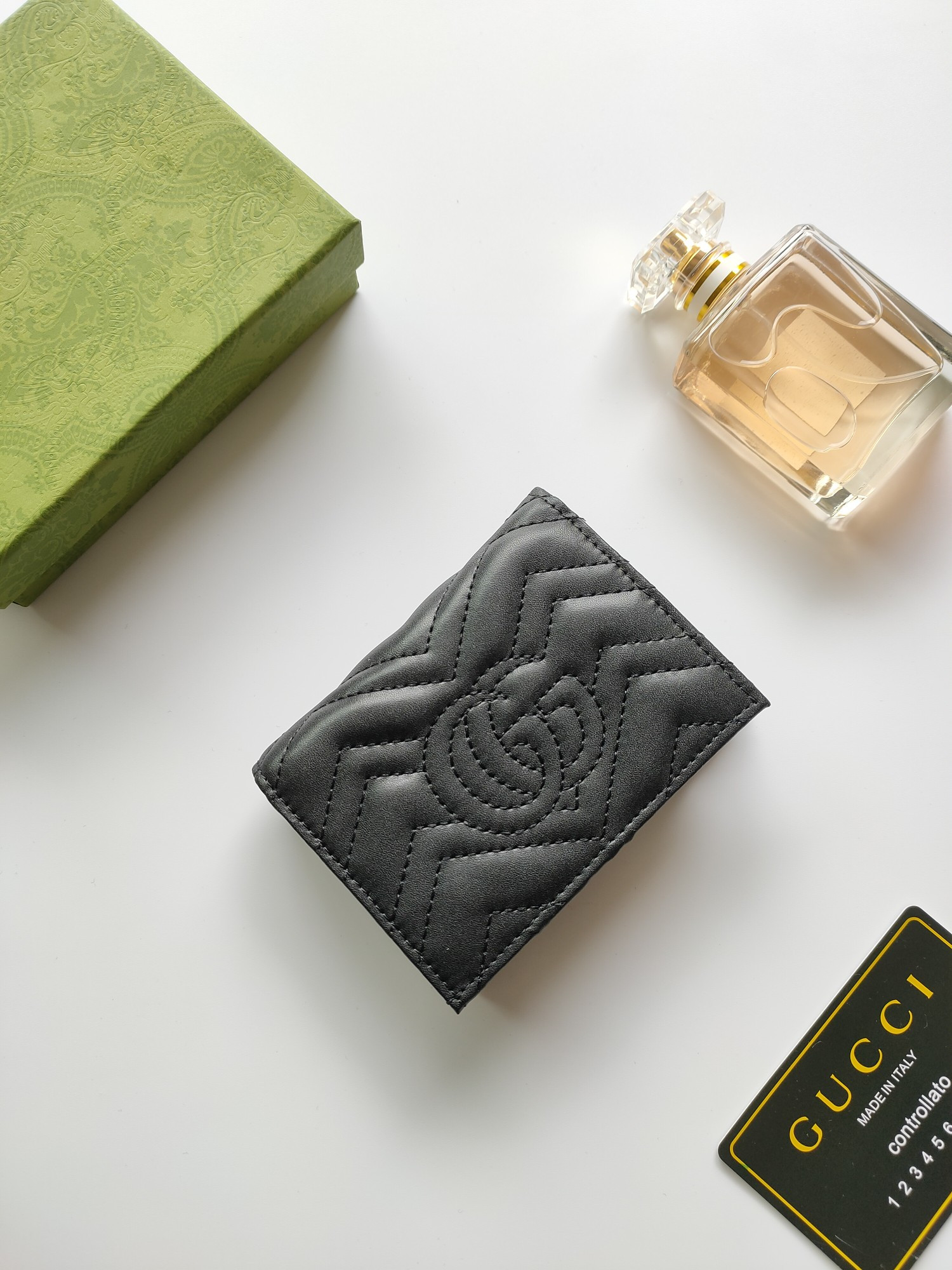 G*u*i gg  card case wallet