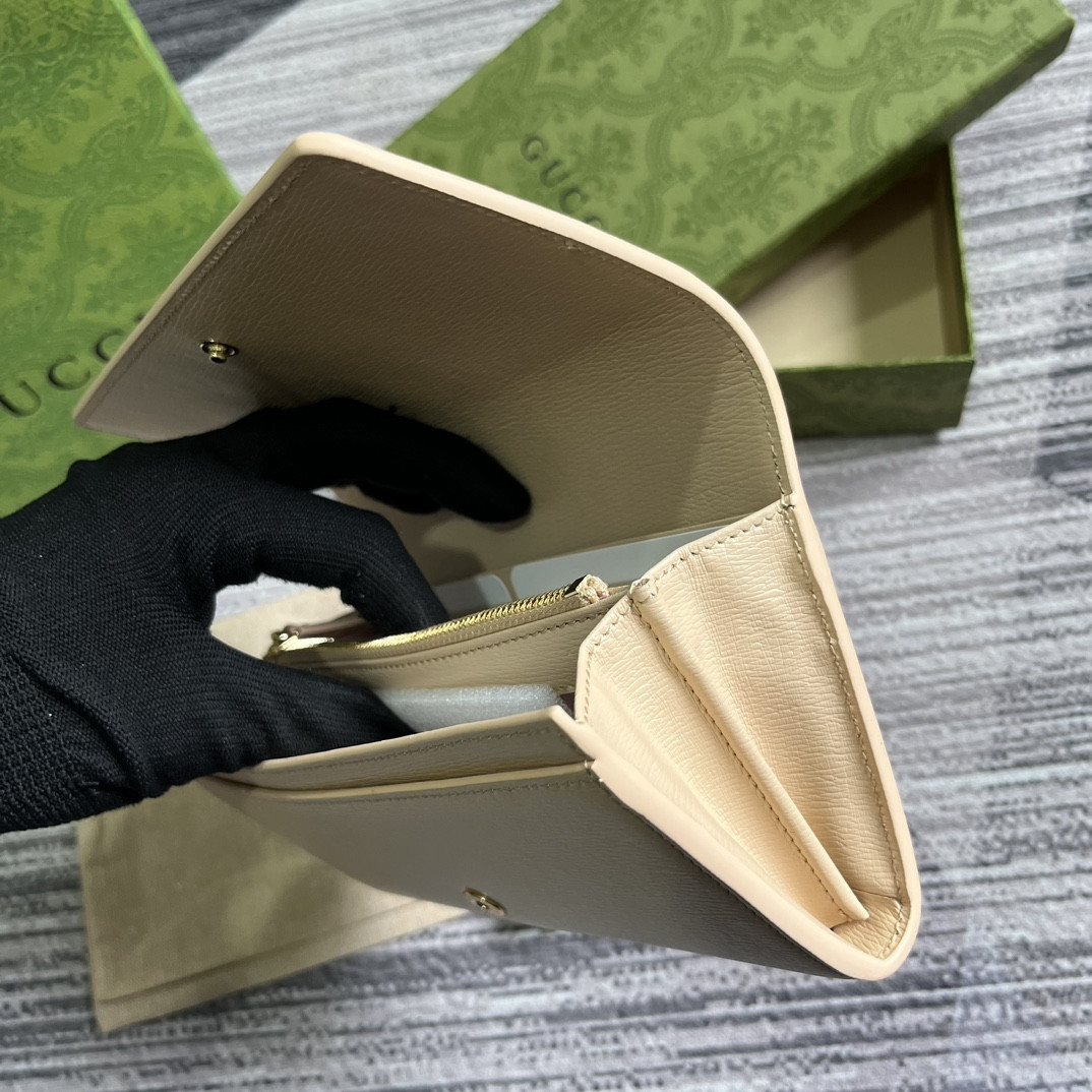 continental wallet with G*u*i script light yellow 7.5"w x 4"h x 1.4"d