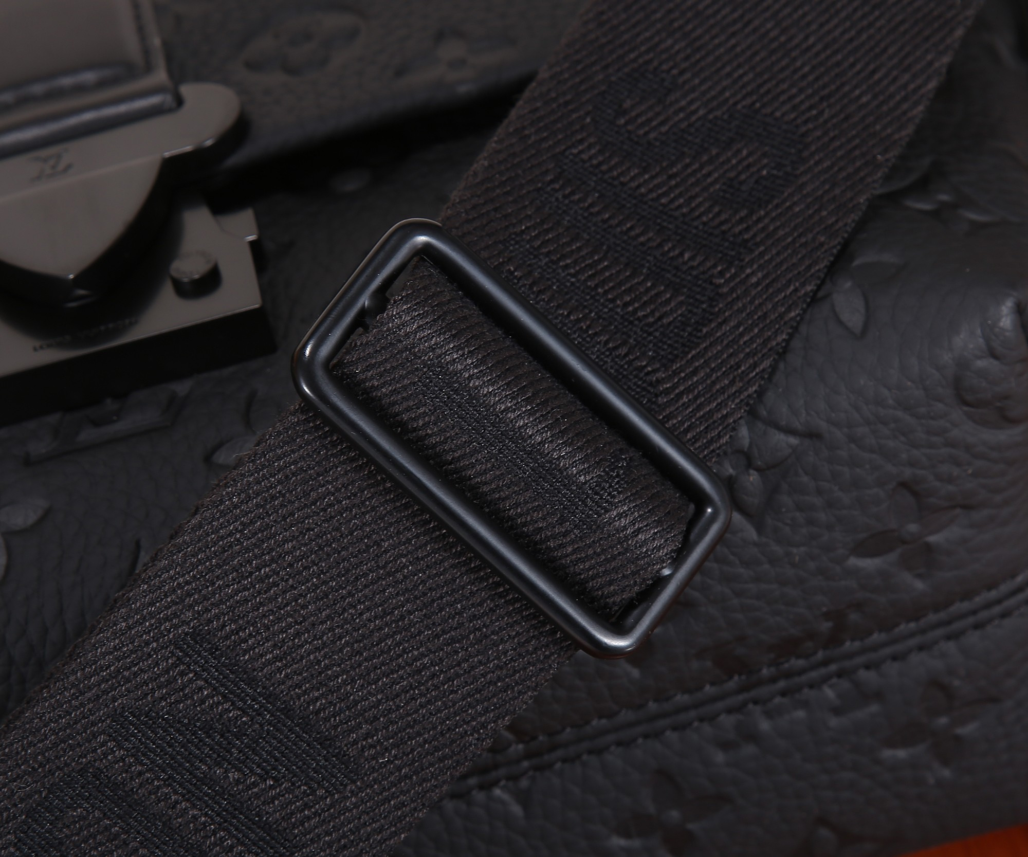 LV S-Cape Messenger M23741 28x16x10cm