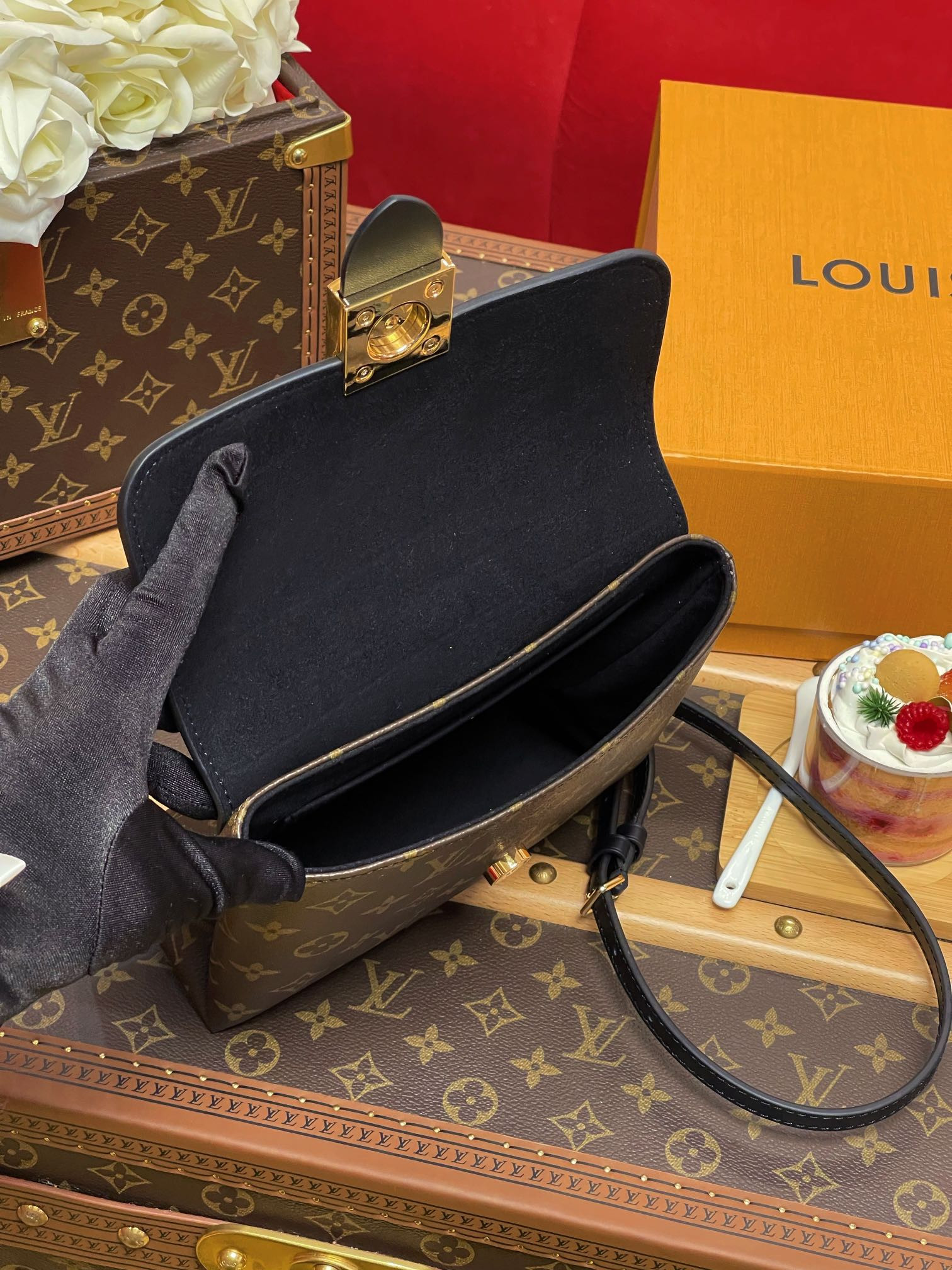 LV Locky BB M44141 7.9 x 6.3 x 3 inches