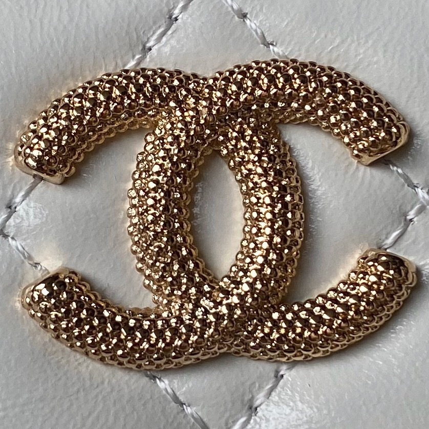 Ch*el 24p chain leather square box shoulder bag white 16x10x8cm