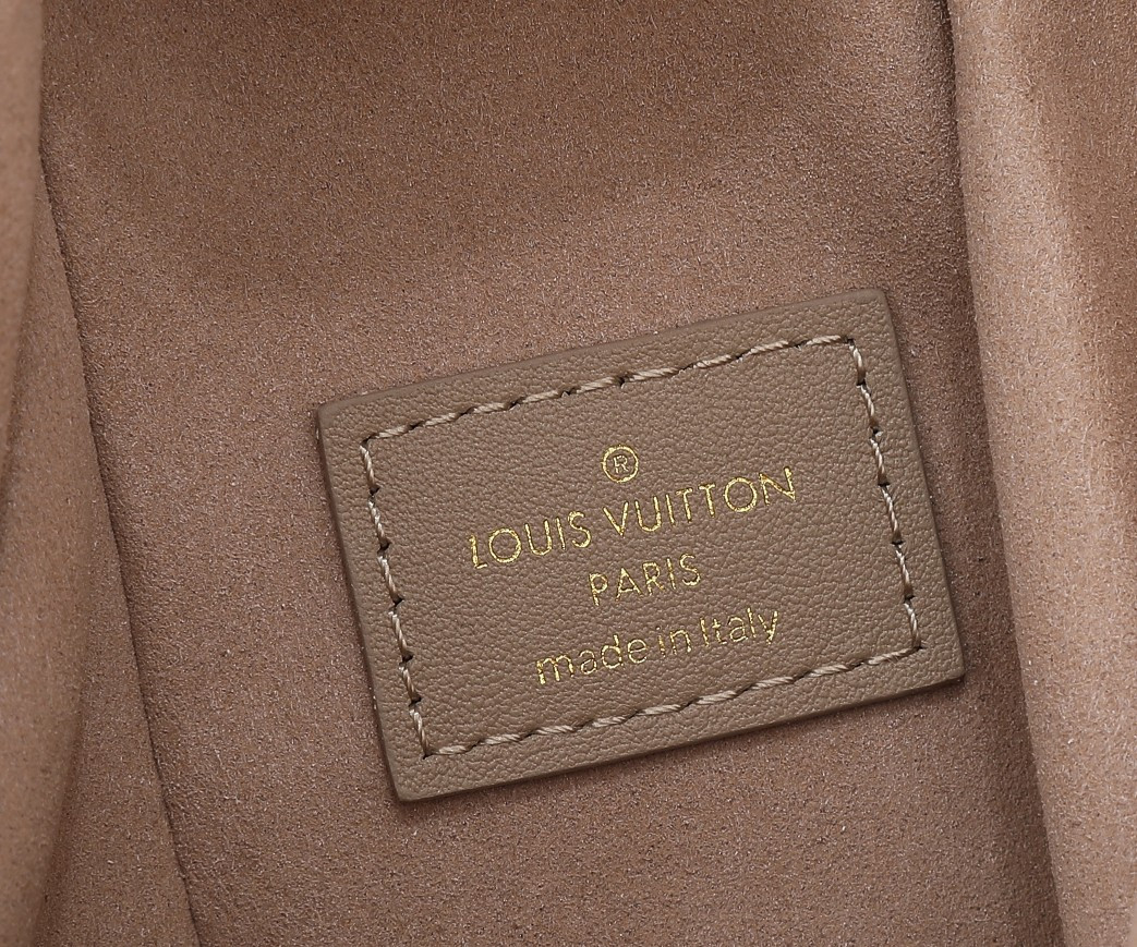 LV Side Trunk MM M25172 8.3 x 5.5 x 2.4 inches