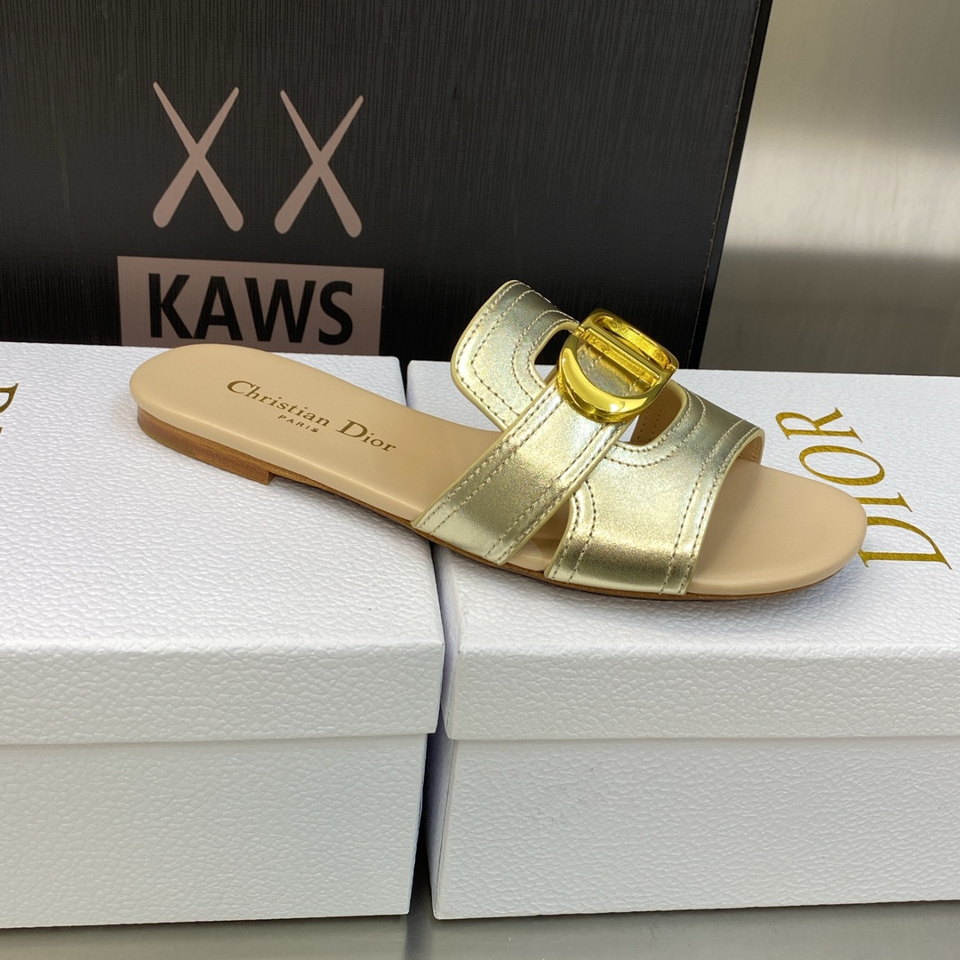 ua D*or 30 montaigne slide