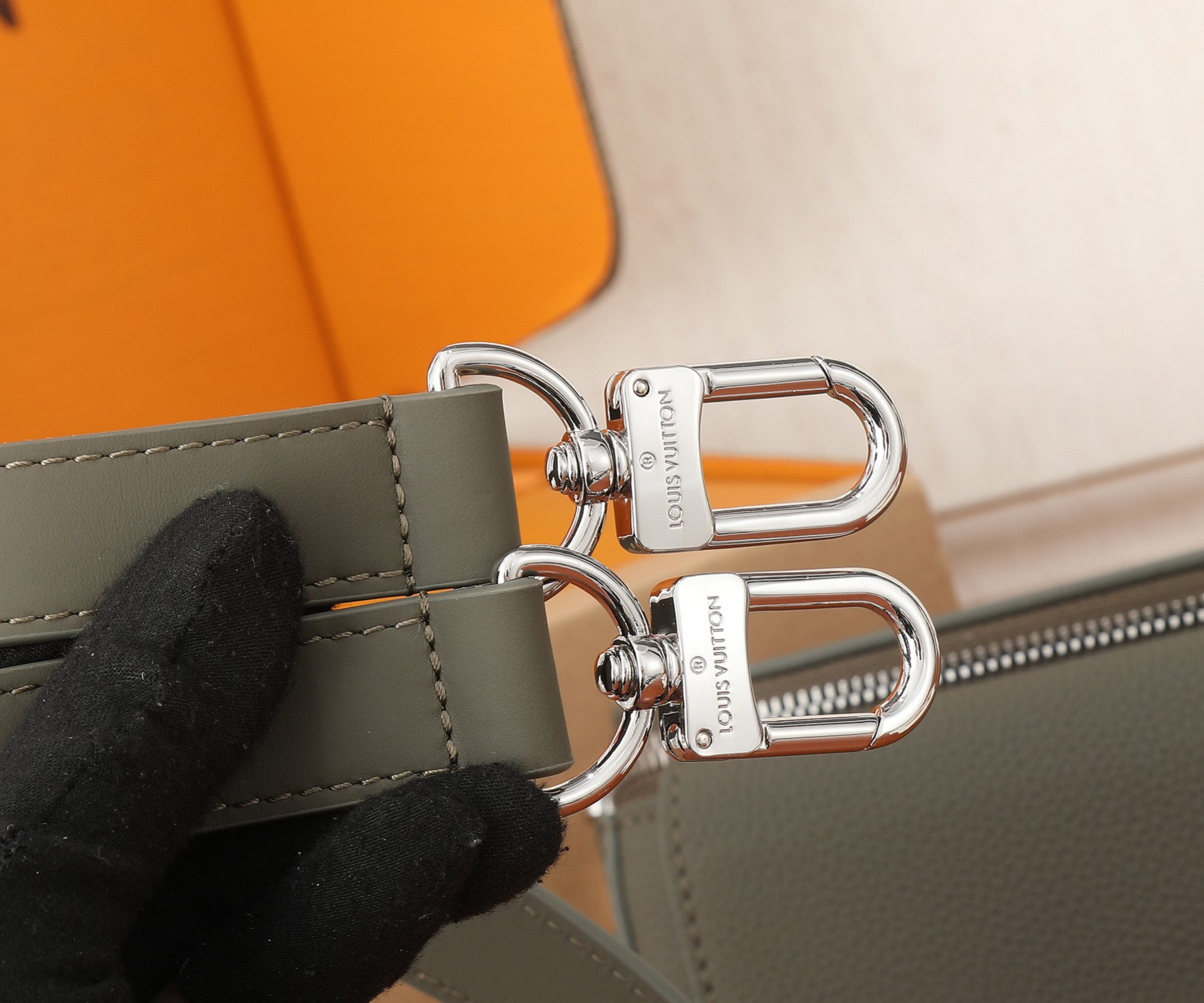 LV Pilot Wearable Wallet M83560 7.9 x 4.7 x 2.2 in