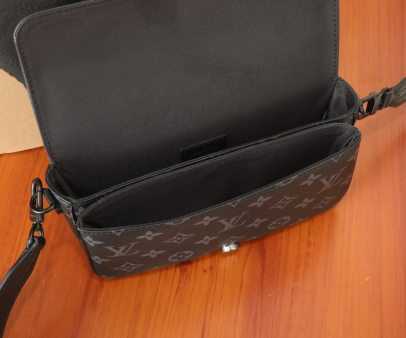 LV Montsouris Wearable Wallet M83567 8.7 x 4.7 x 2.4 in