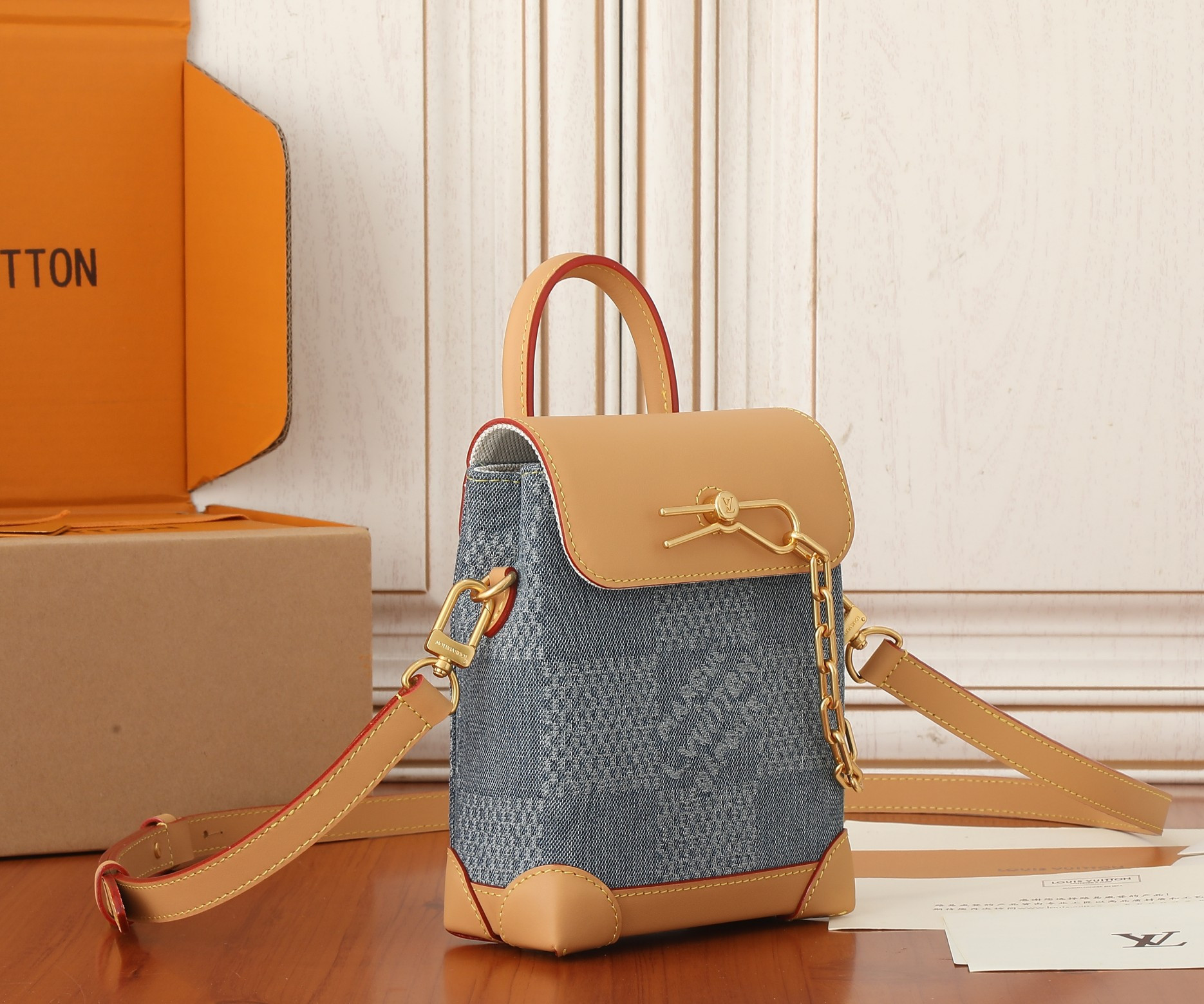 LV Nano Steamer N40751 5.9 x 7.1 x 2.8 inches