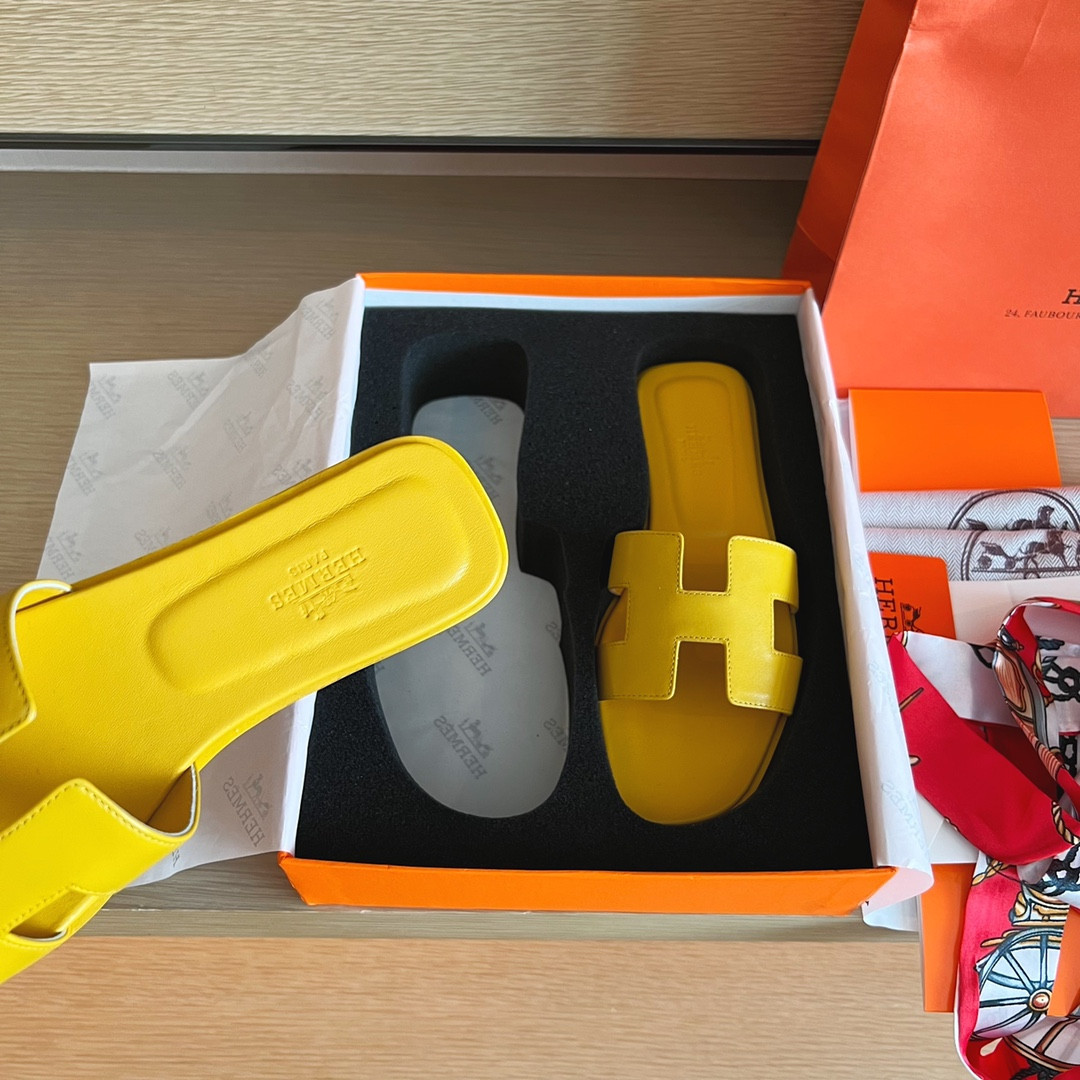 UA Hermès Oran sandal