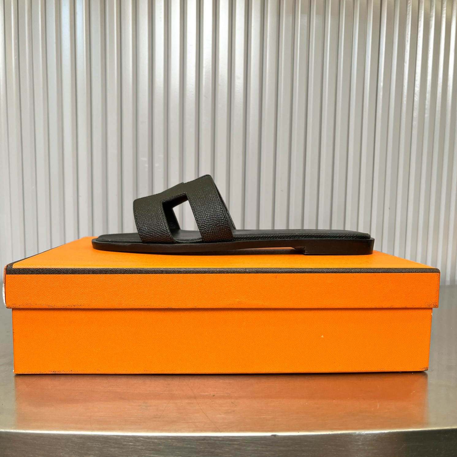 UA Hermès Oran sandal