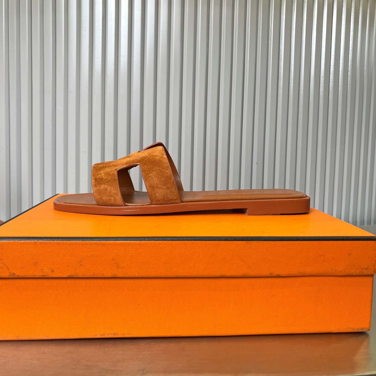 UA Hermès Oran sandal