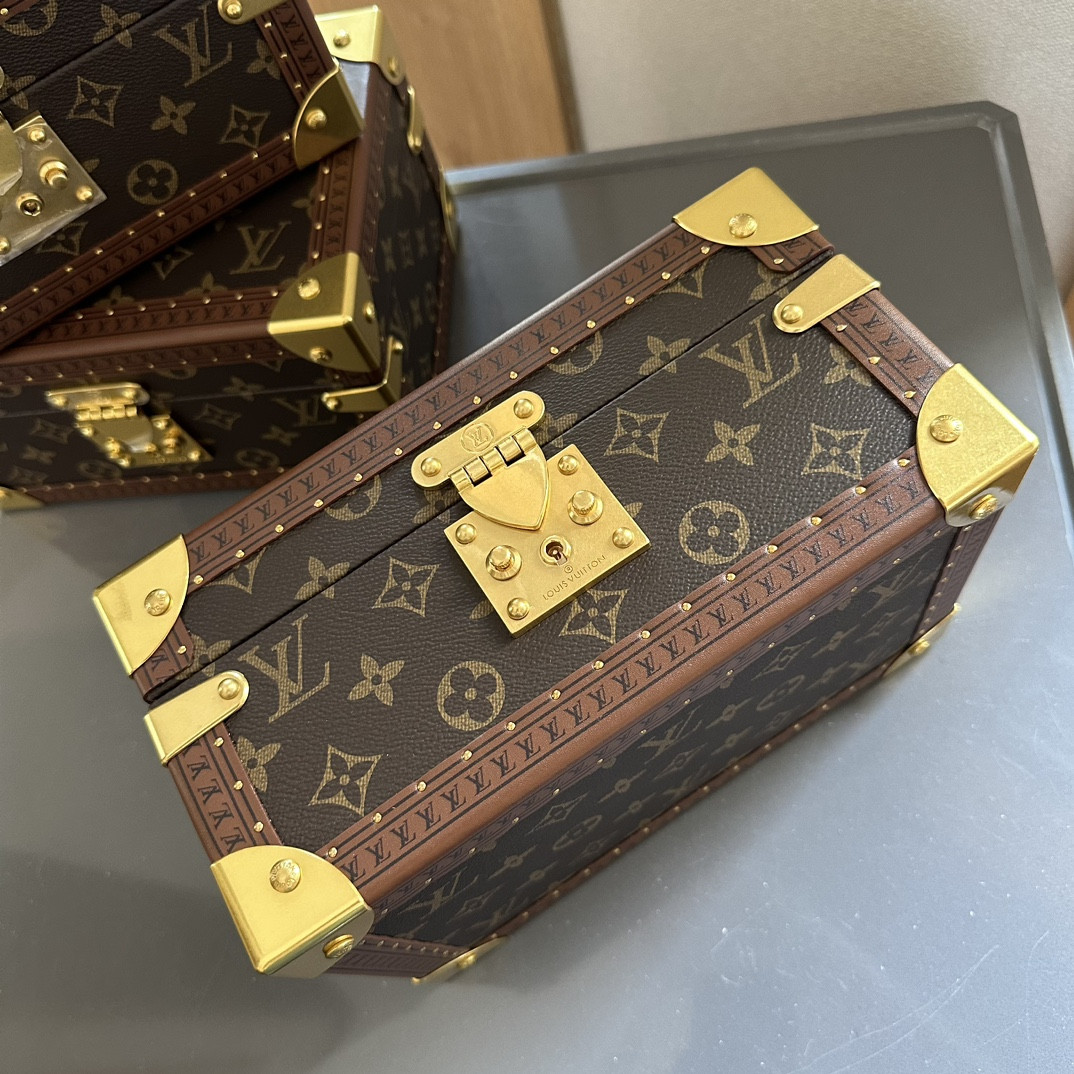 LV M13513 Jewelry Box rose ballerine 9.4 x 4.9 x 9.4 inches