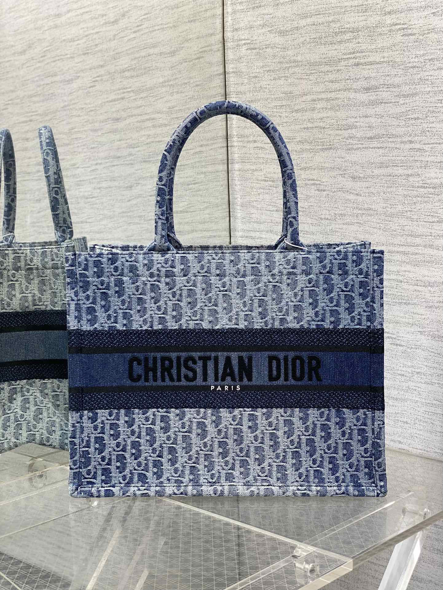 medium D*or book tote blue denim D*or oblique jacquard 36 x 27.5 x 16.5 cm