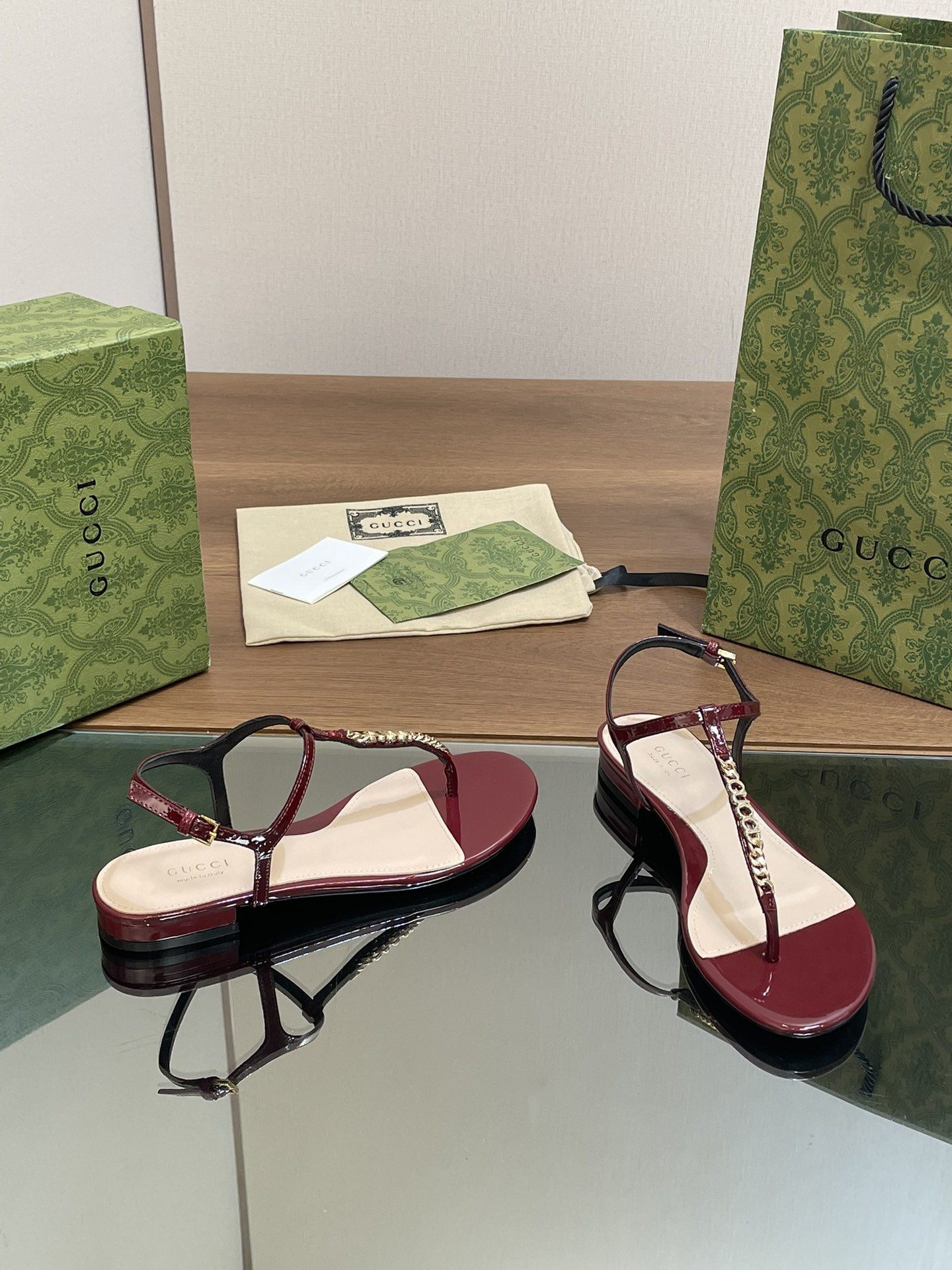 ua G*u*i signoria thong sandal