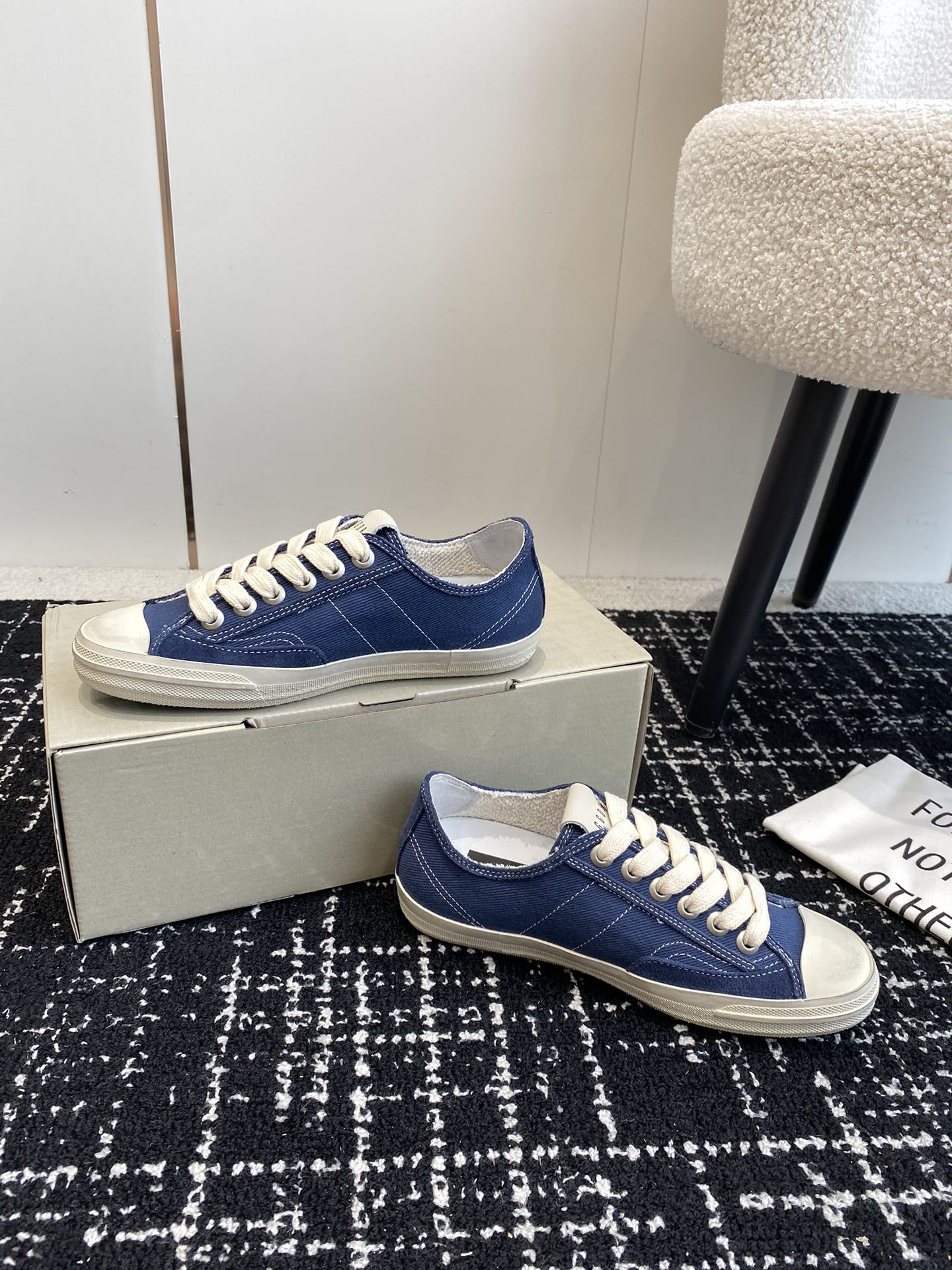 UA Golden Goose V-STAR Sneaker